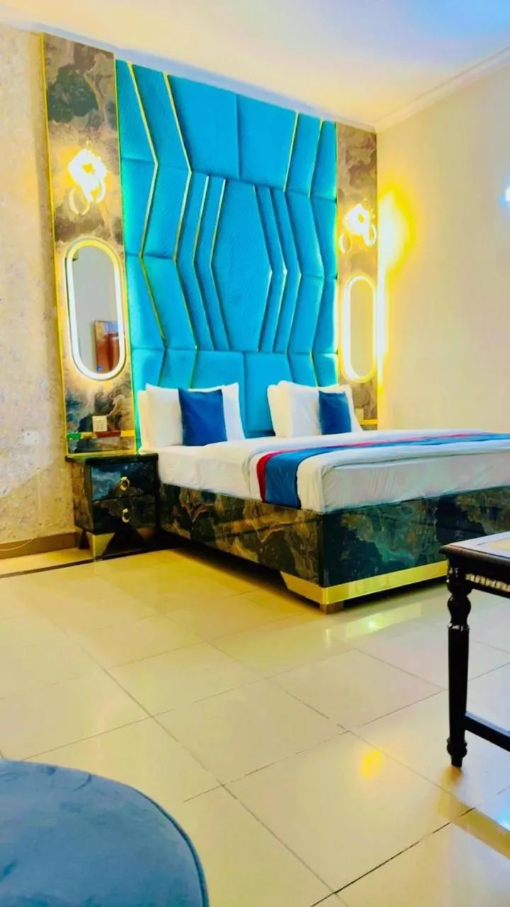 New Pakeeza Hotel