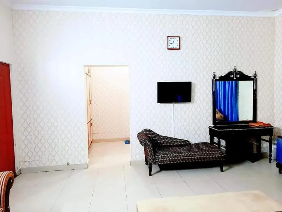hair dresser in New Pakeeza Hotel