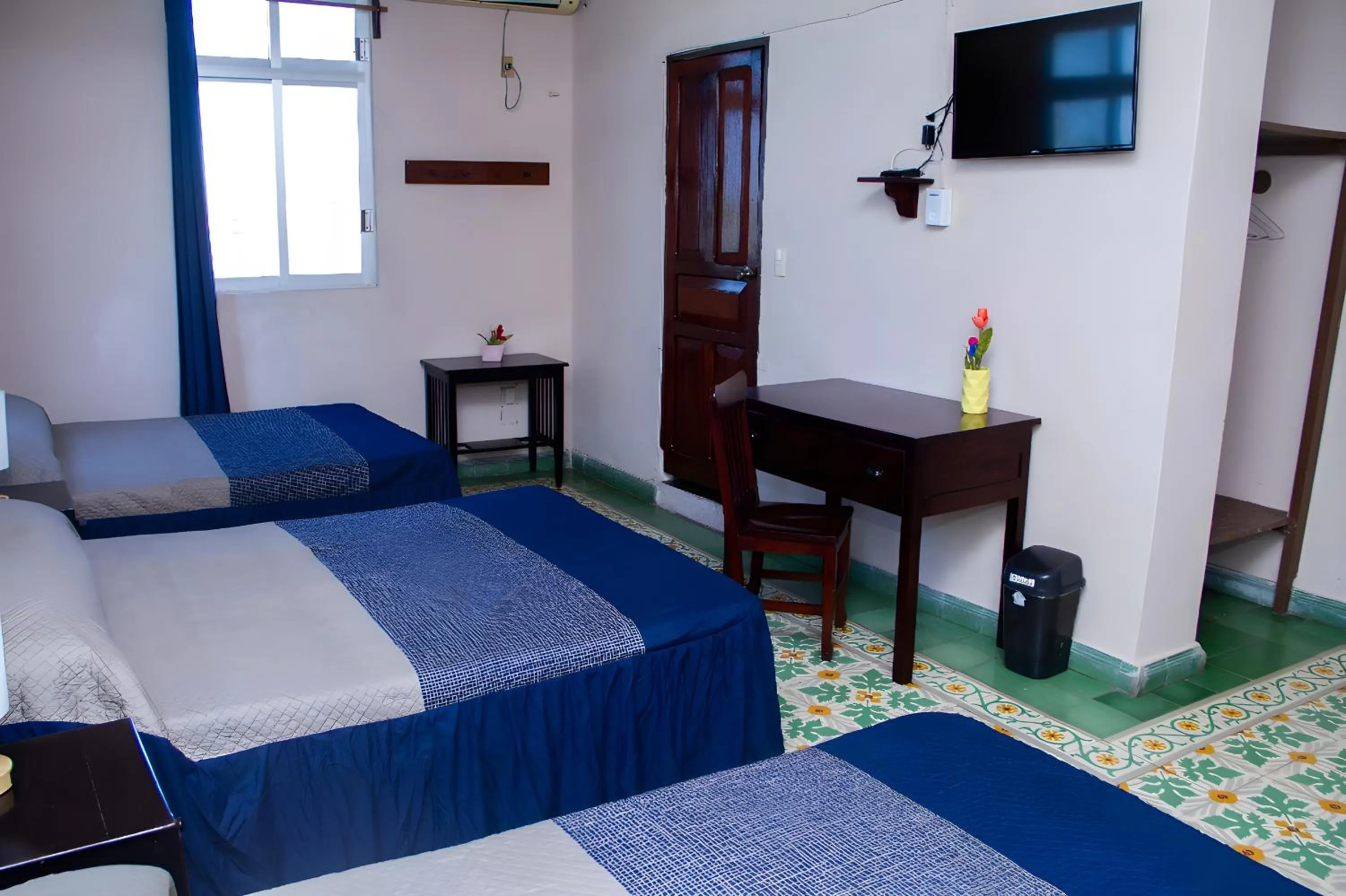 Photo of the whole room, Bed in Hotel Cortaza Galería