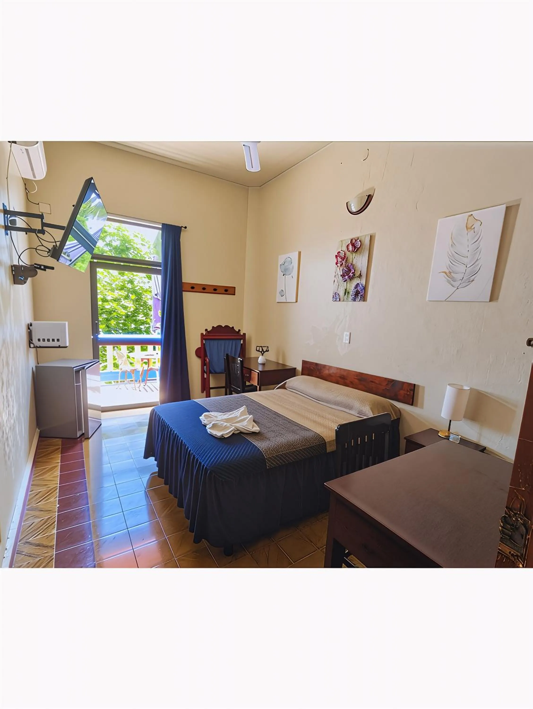 Photo of the whole room, Bed in Hotel Cortaza Galería