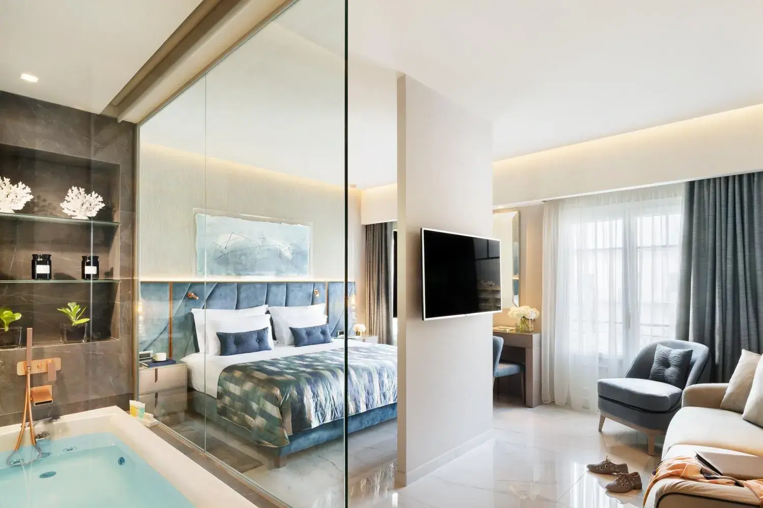 TV and multimedia, Bed in Grand Hotel Palace TV and multimedia, Bed in Grand Hotel Palace