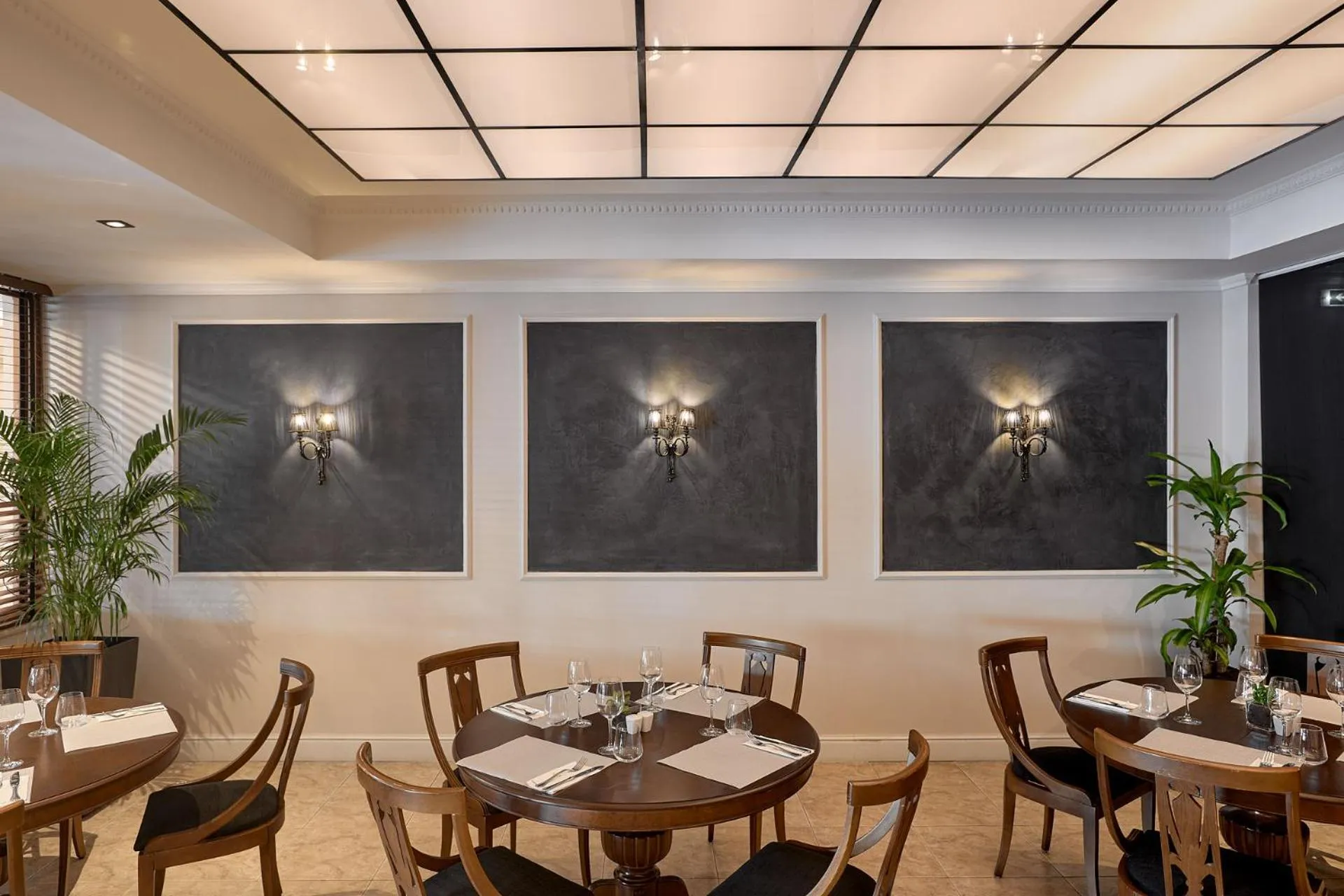 Restaurant/places to eat in Grand Hotel Palace