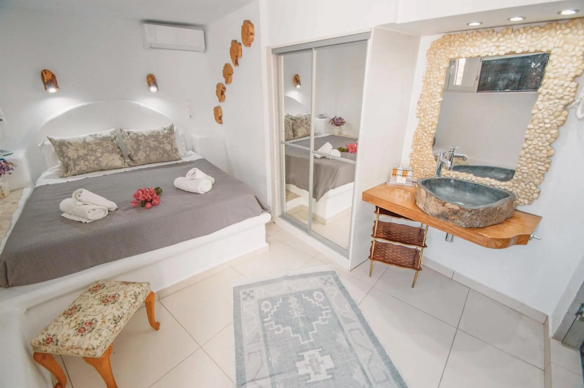 Photo of the whole room, Bed in Villa Konstantin Rooms & Suites