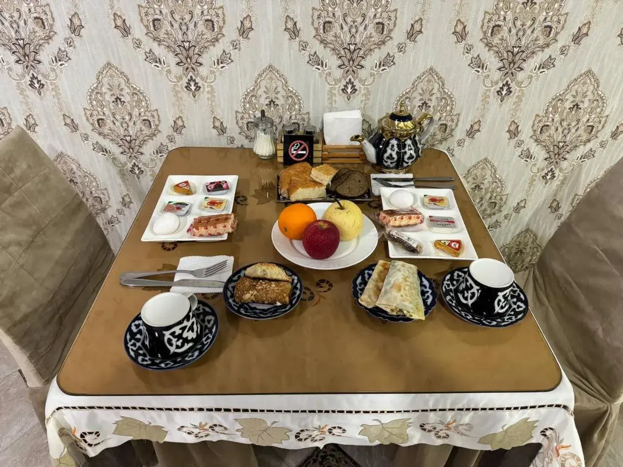 Restaurant/places to eat in Qamar Hotel Restaurant/places to eat in Qamar Hotel