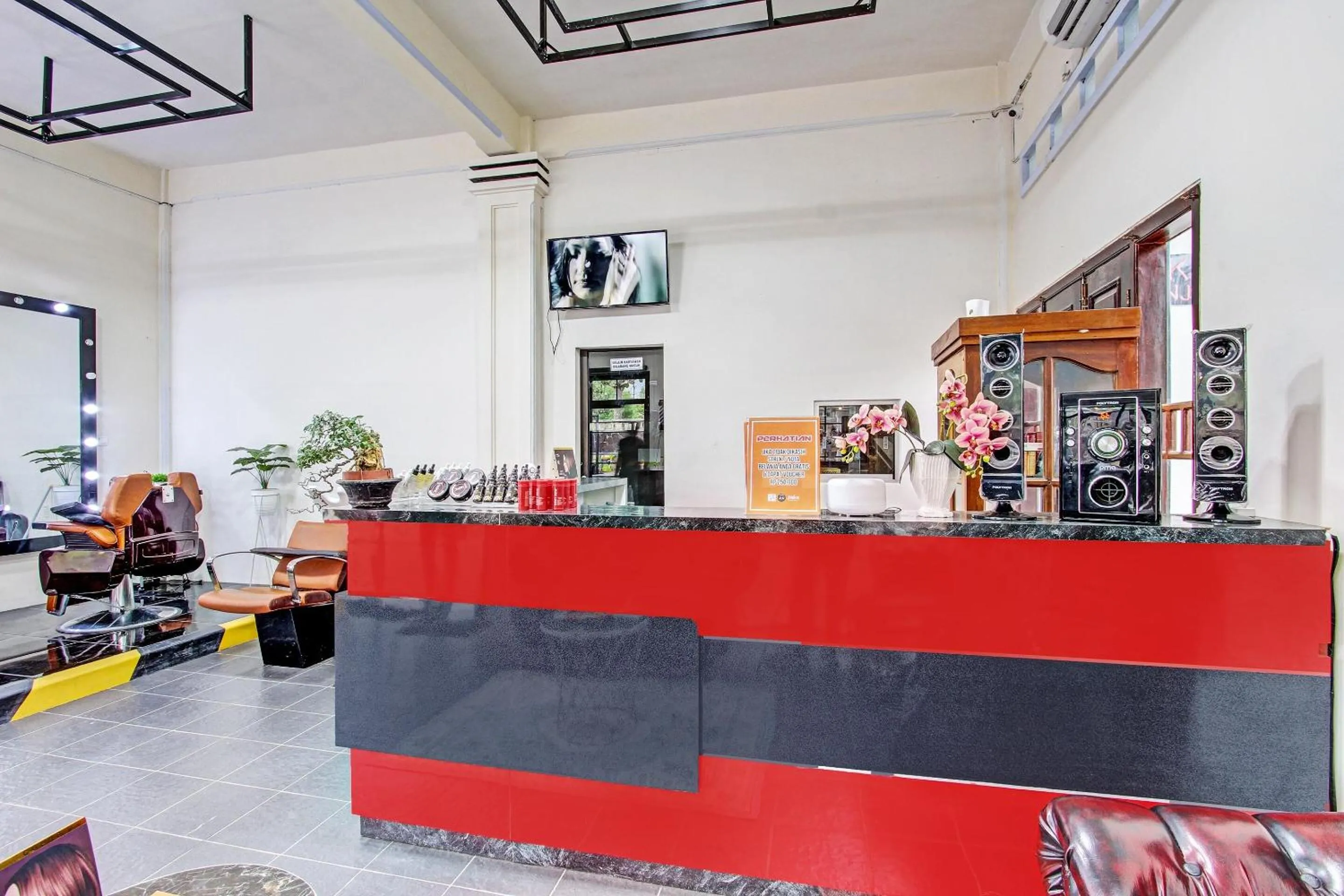 Lobby or reception in OYO Life 92184 Mr Brown Homestay