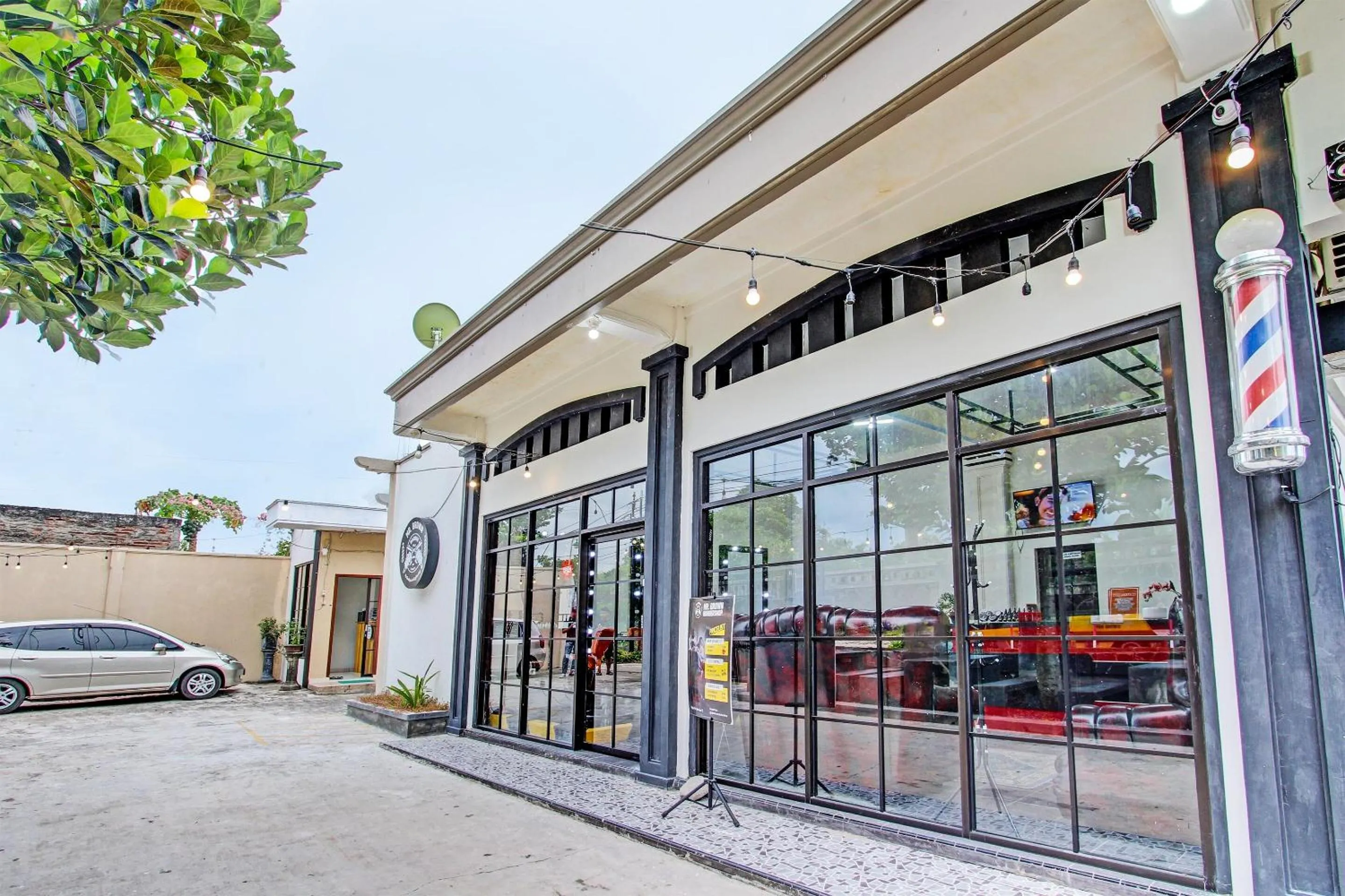 Facade/entrance in OYO Life 92184 Mr Brown Homestay