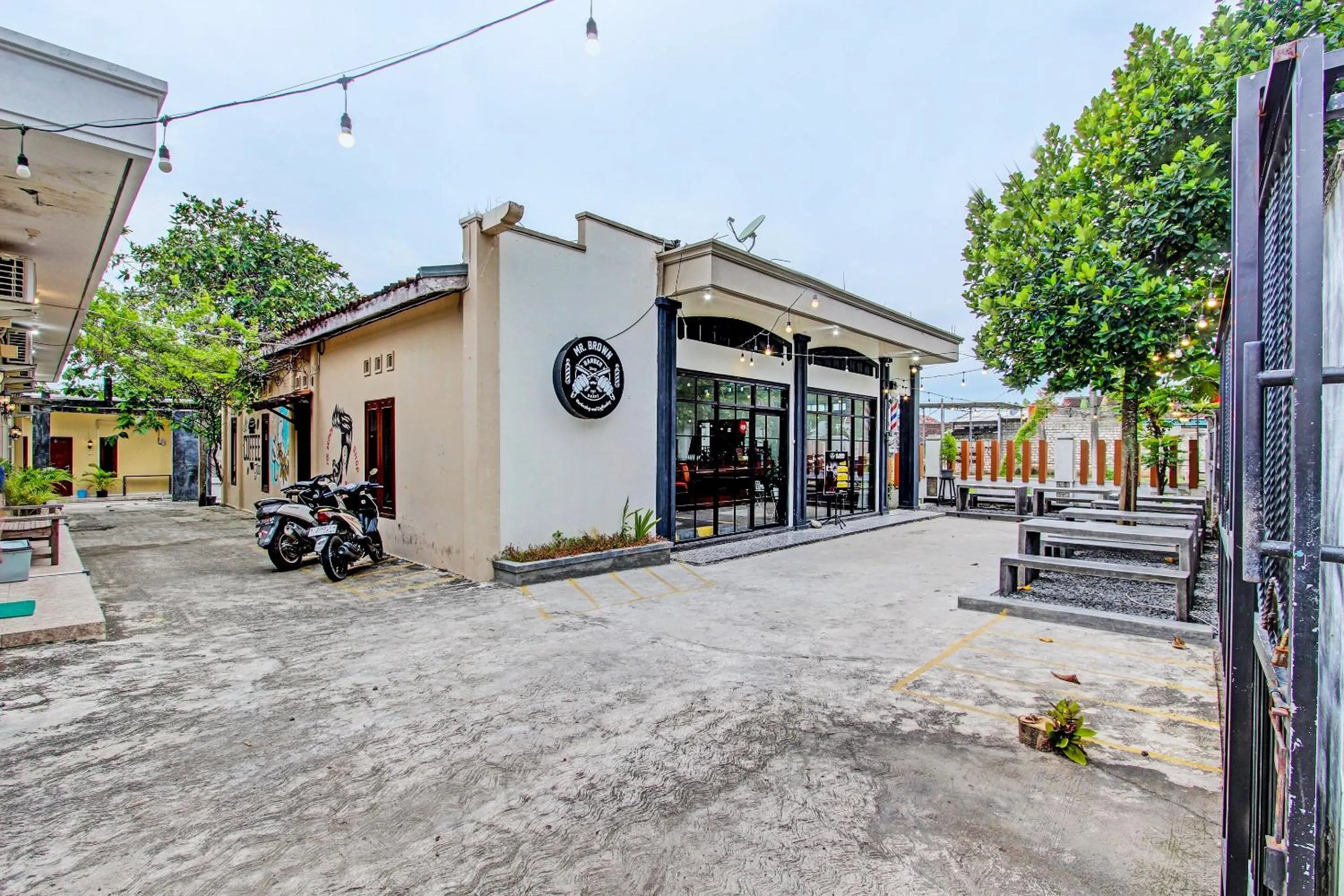 Facade/entrance in OYO Life 92184 Mr Brown Homestay