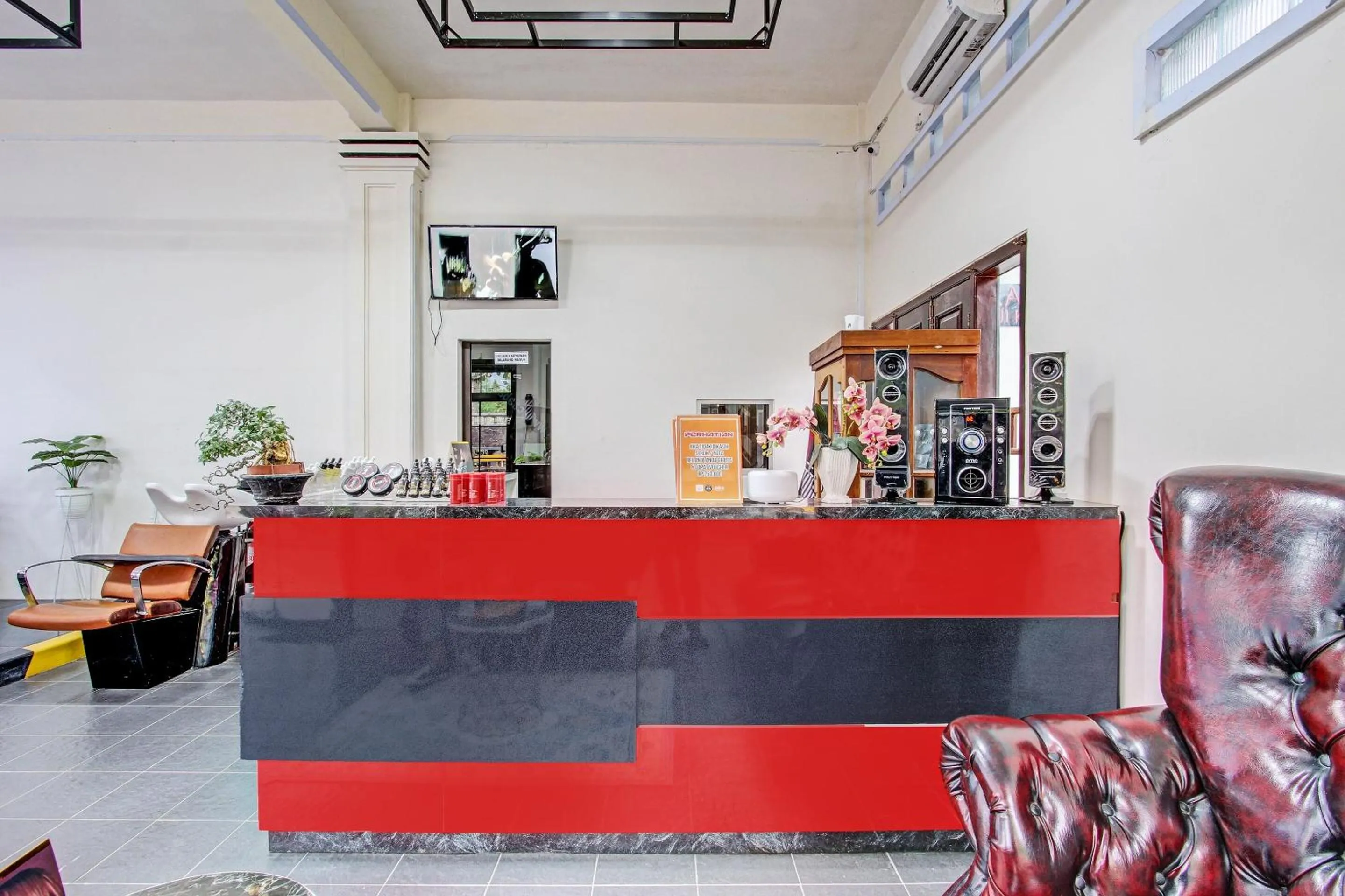 Lobby or reception in OYO Life 92184 Mr Brown Homestay