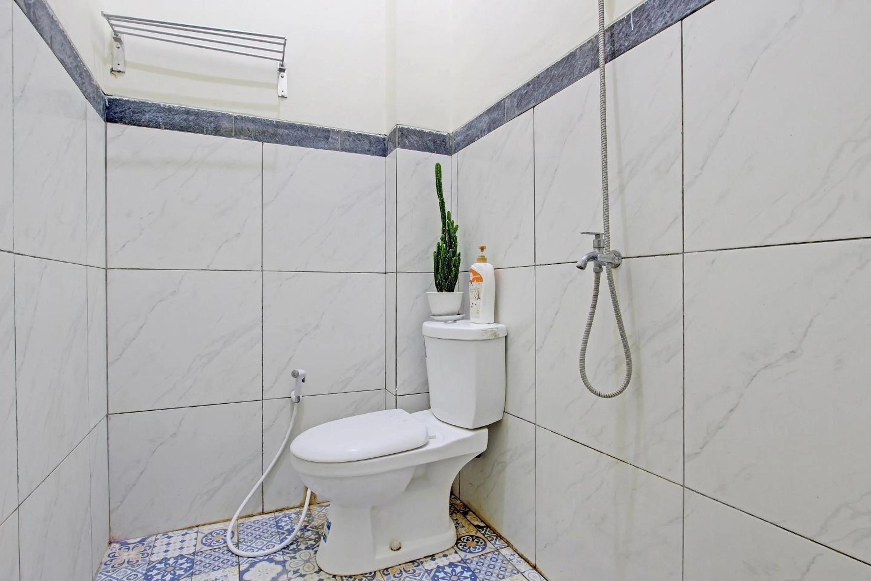 Bathroom in OYO Life 92184 Mr Brown Homestay