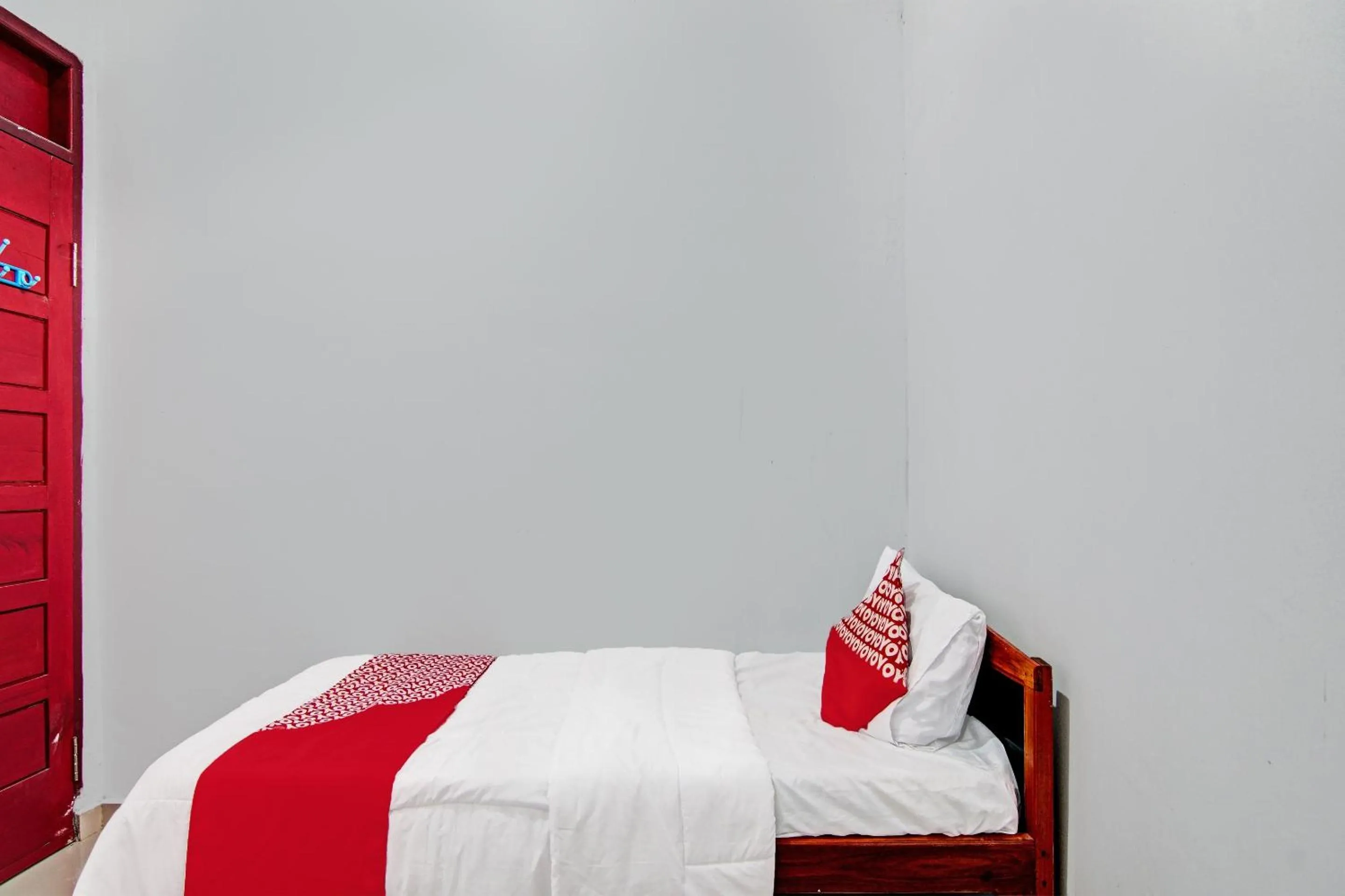 Bedroom, Bed in Hotel O Wisma Cendana Syariah Near PASAR FLAMBOYAN