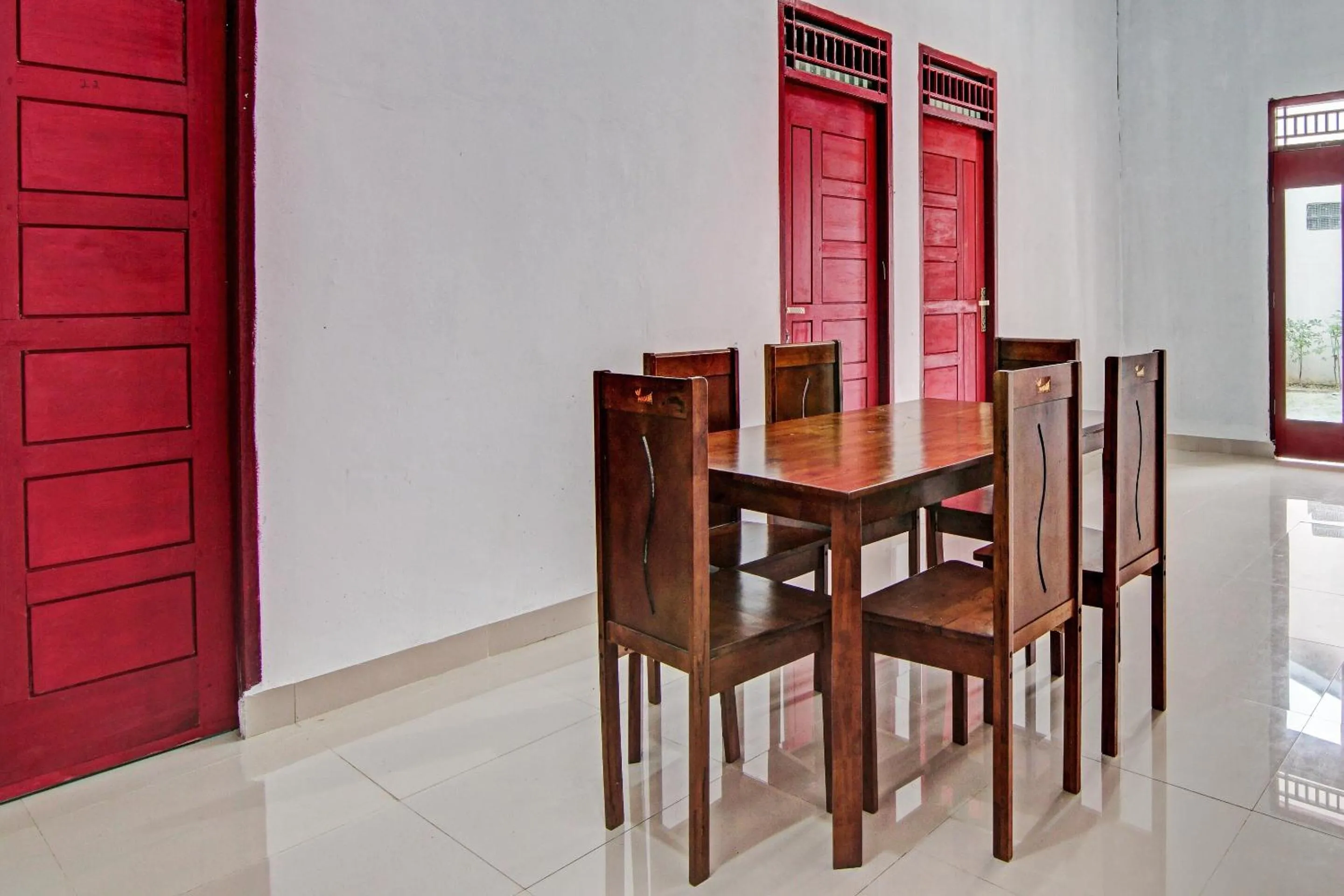 Lobby or reception in Hotel O Wisma Cendana Syariah Near PASAR FLAMBOYAN