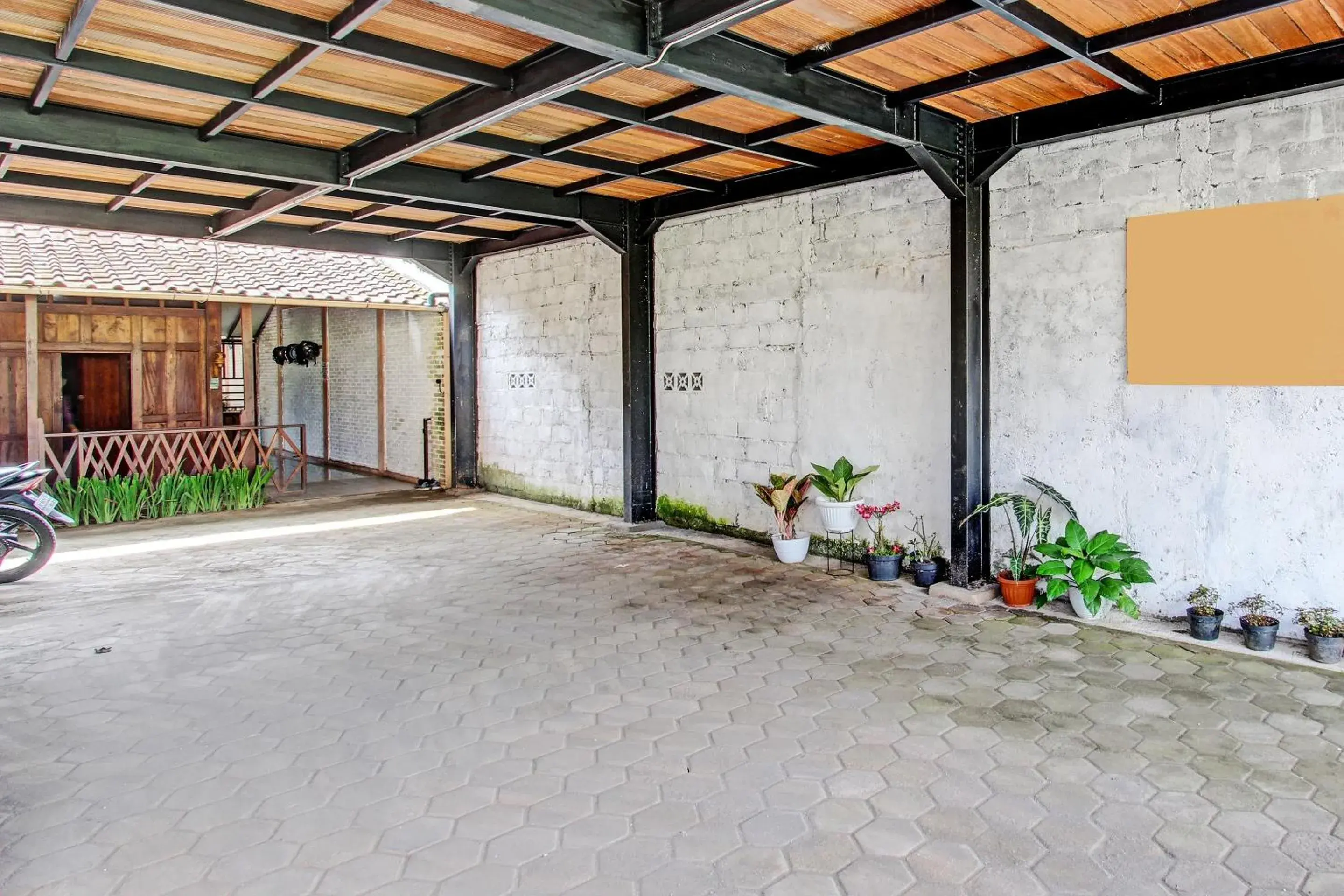 Facade/entrance in Hotel O Nayo Homestay Syariah Facade/entrance in Hotel O Nayo Homestay Syariah