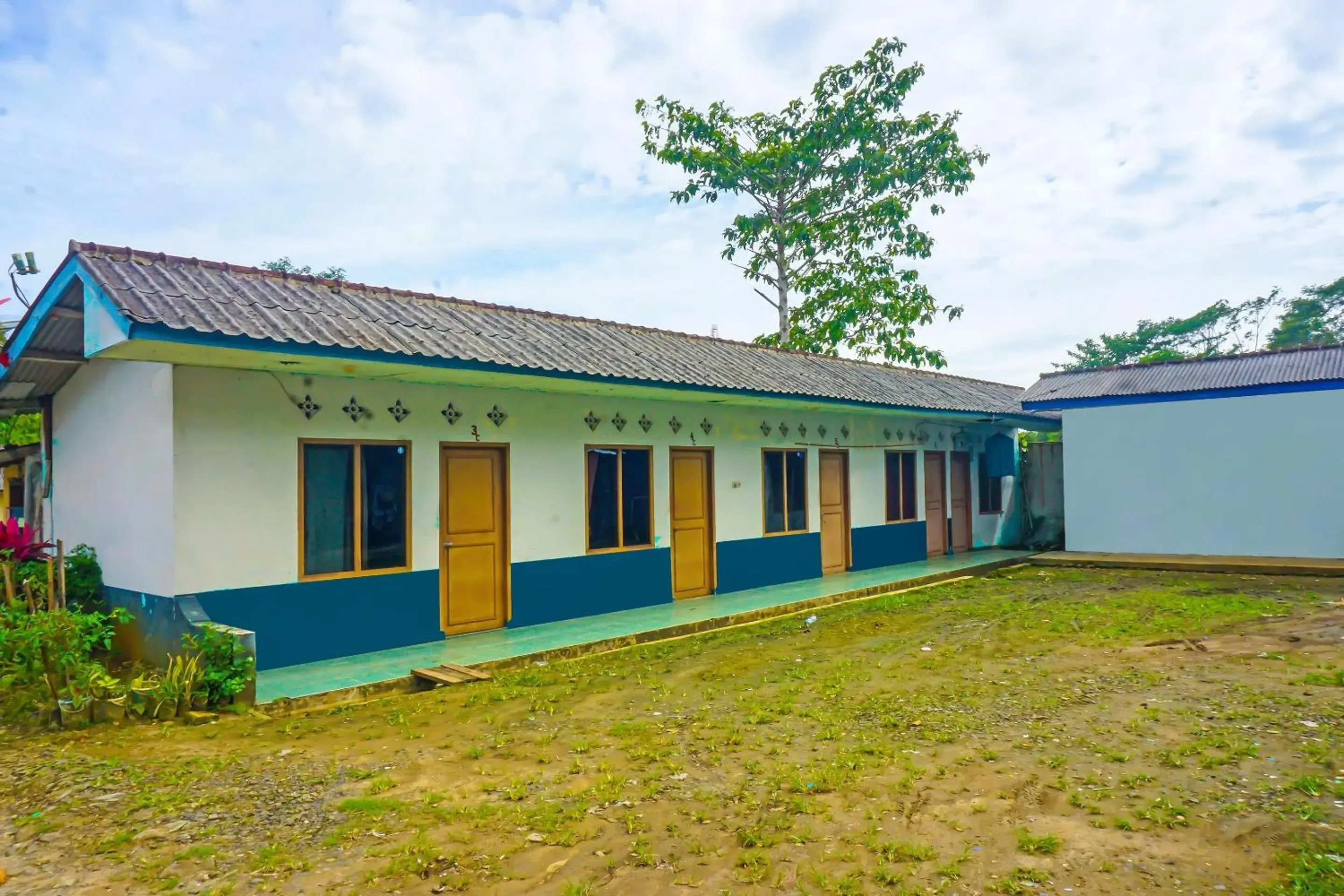 Facade/entrance in Hotel O Penginapan Berkah Mandiri Syariah Facade/entrance in Hotel O Penginapan Berkah Mandiri Syariah