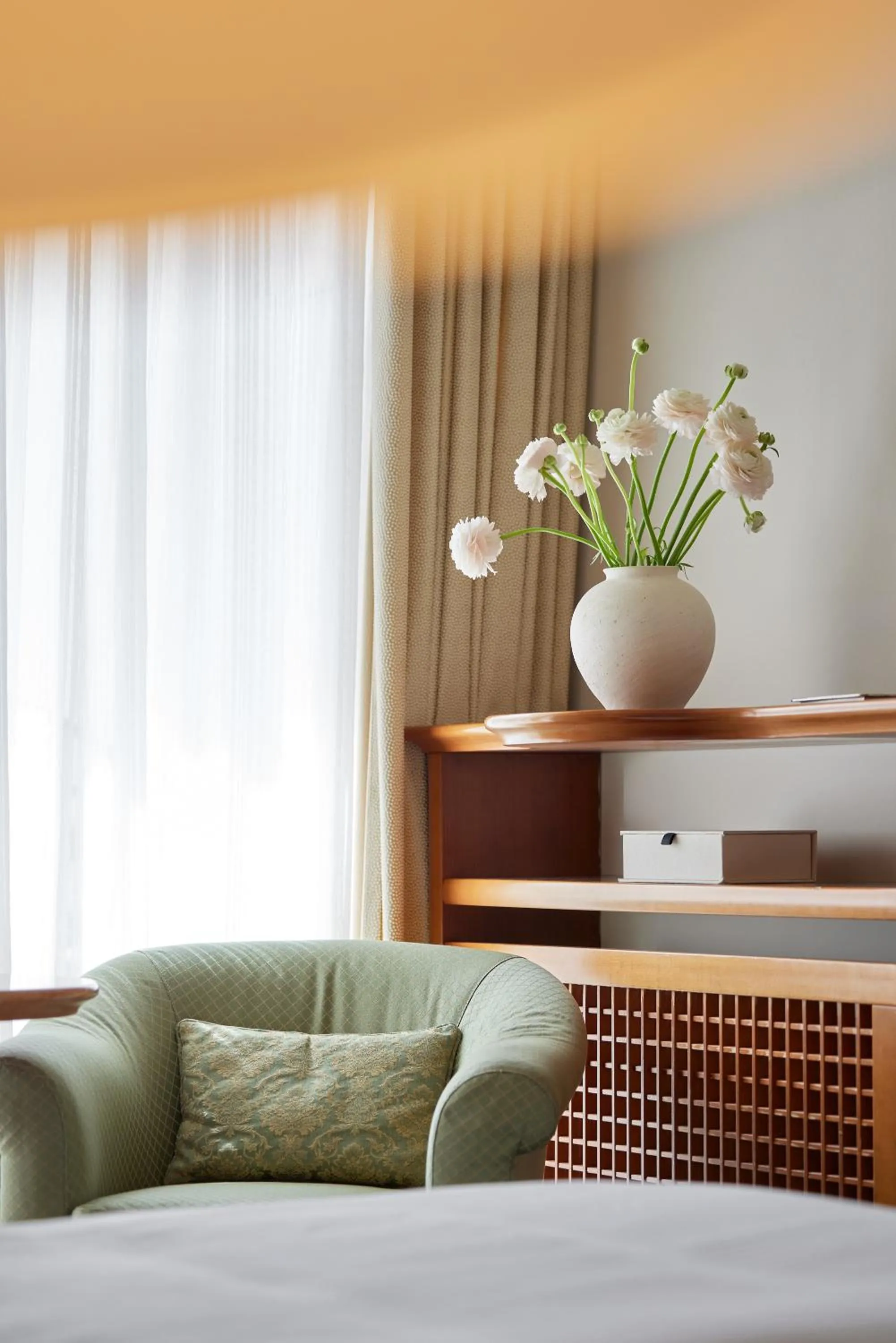 Seating area, Bed in Hotel Panorama