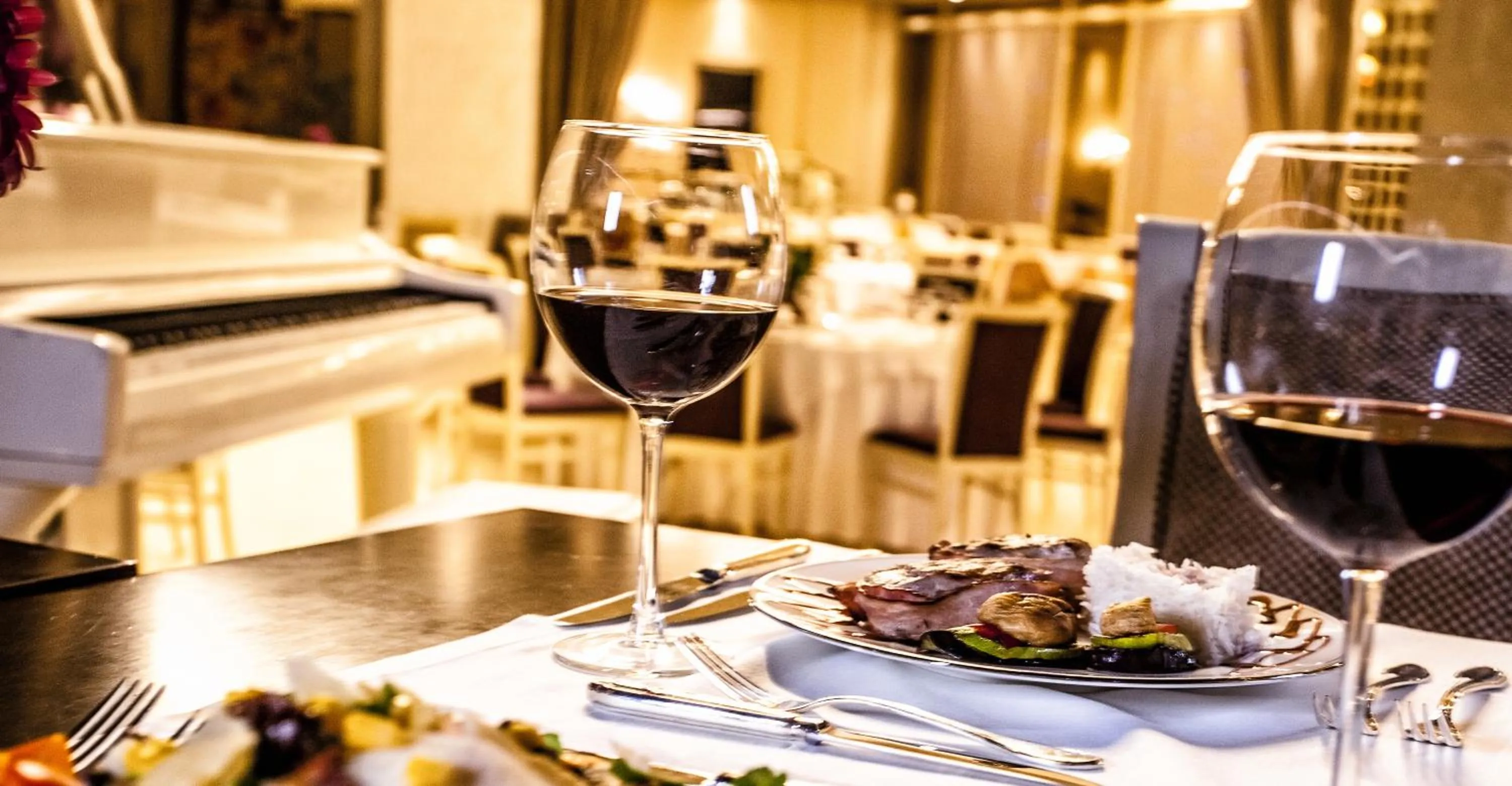 Restaurant/places to eat in Hotel Panorama