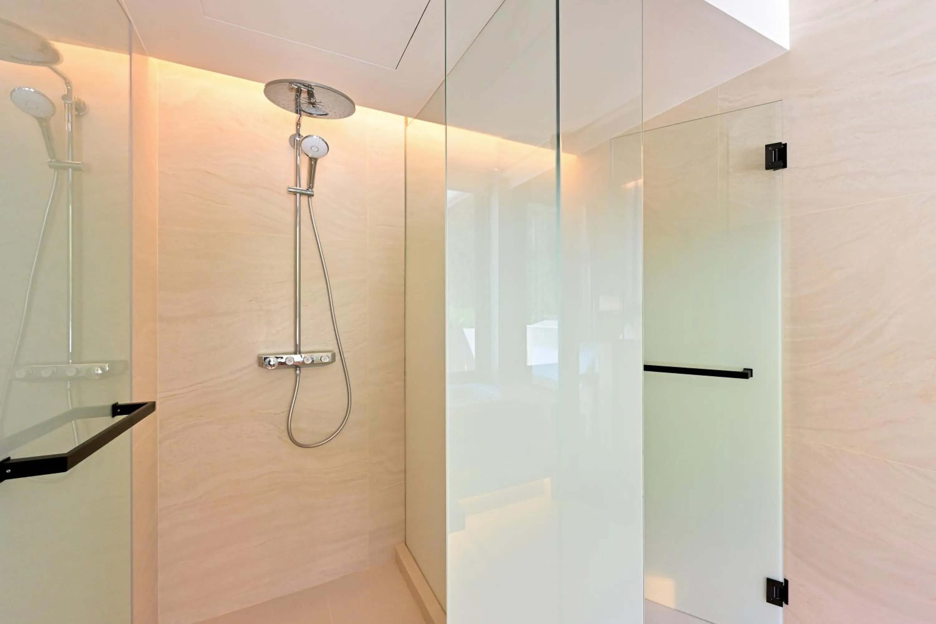 Shower in Hotel MYS Khao Yai