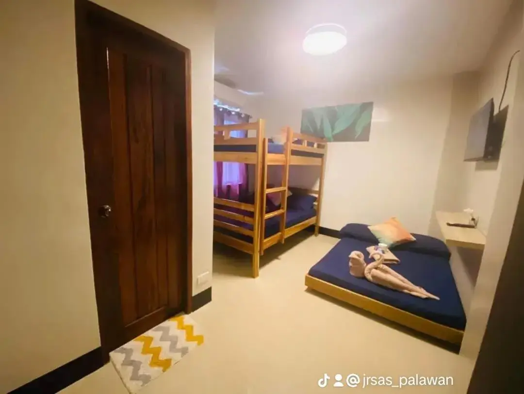 Deluxe Double Room in Mongki's Pensionhouse Deluxe Double Room in Mongki's Pensionhouse