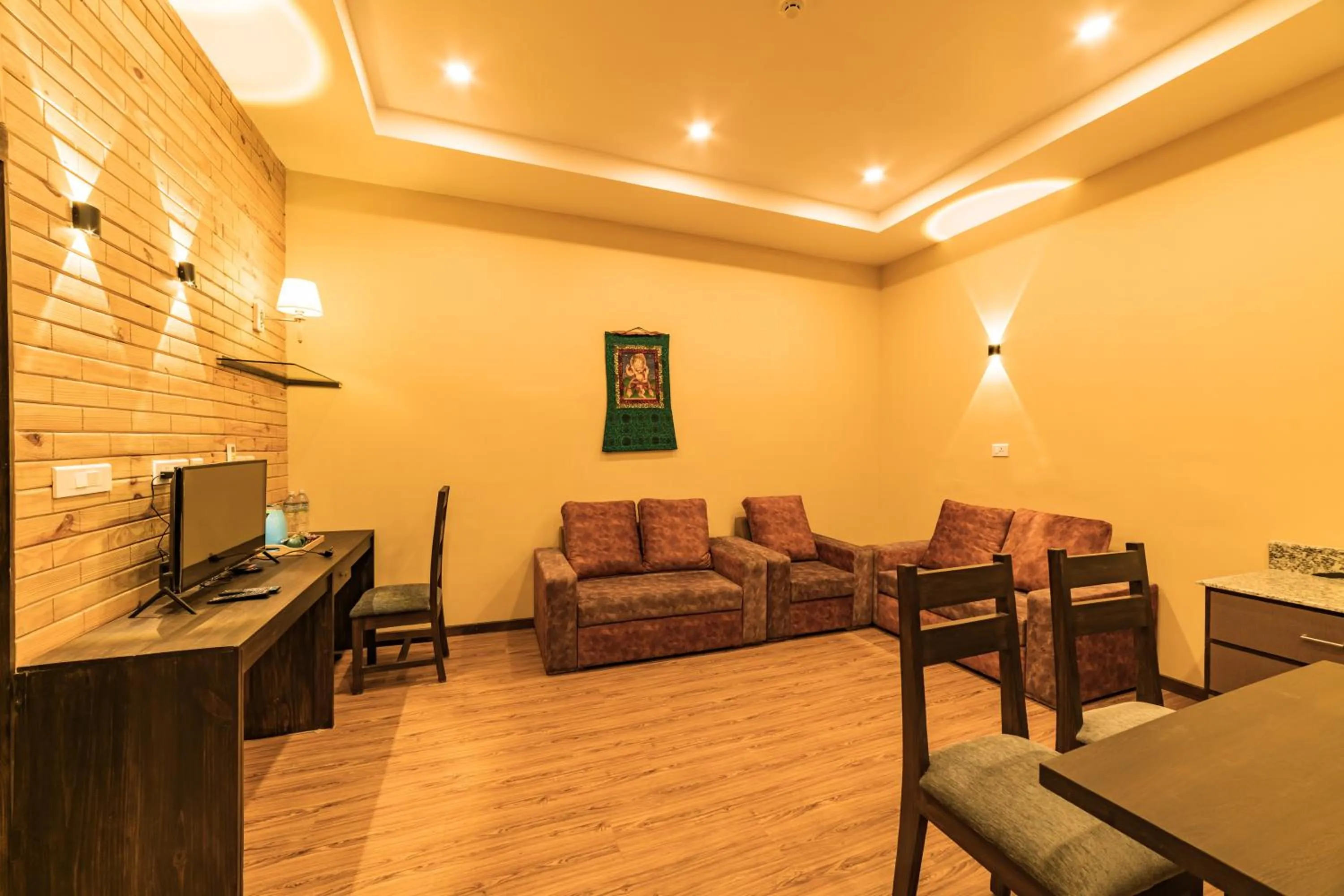 Communal lounge/ TV room in Purna's Museum Resort