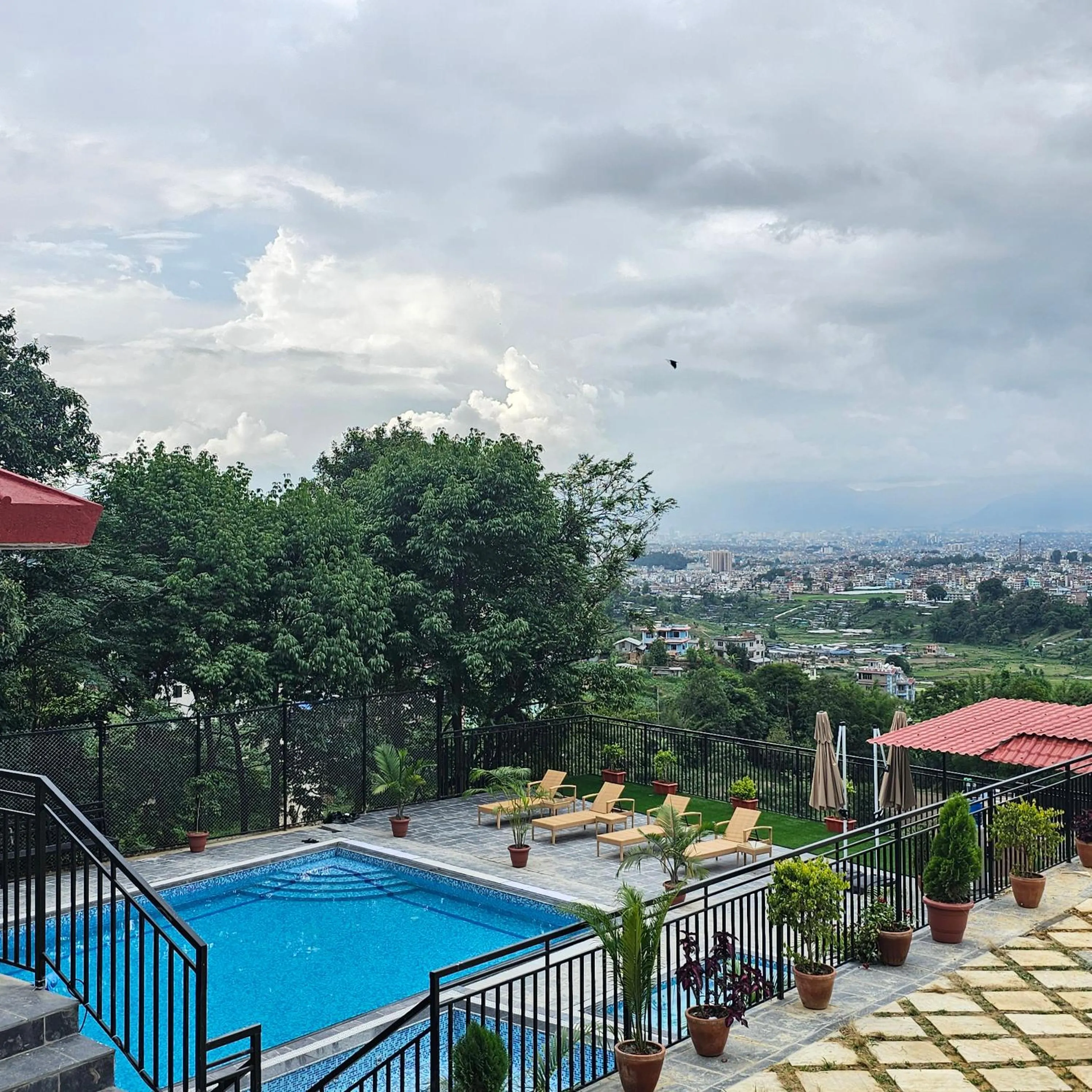 Swimming pool in Purna's Museum Resort