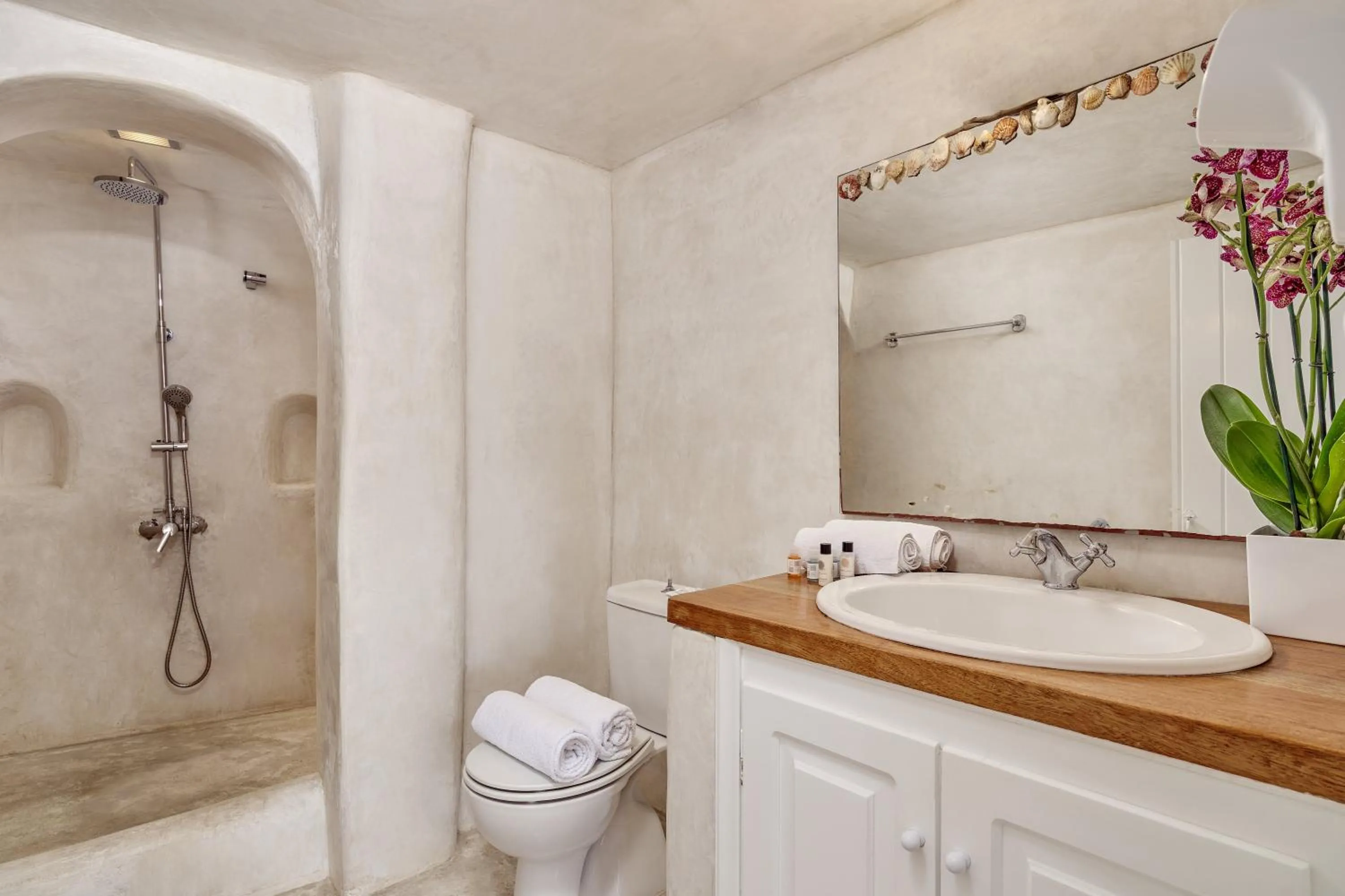 Shower in Finikia Memories Hotel