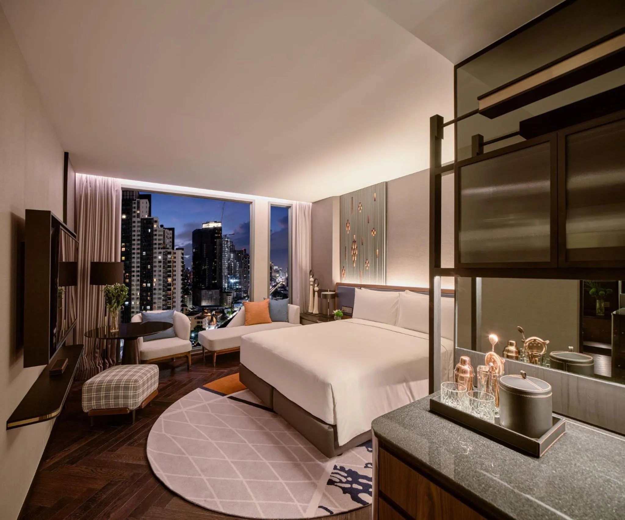 Photo of the whole room, Bed in InterContinental Bangkok Sukhumvit by IHG