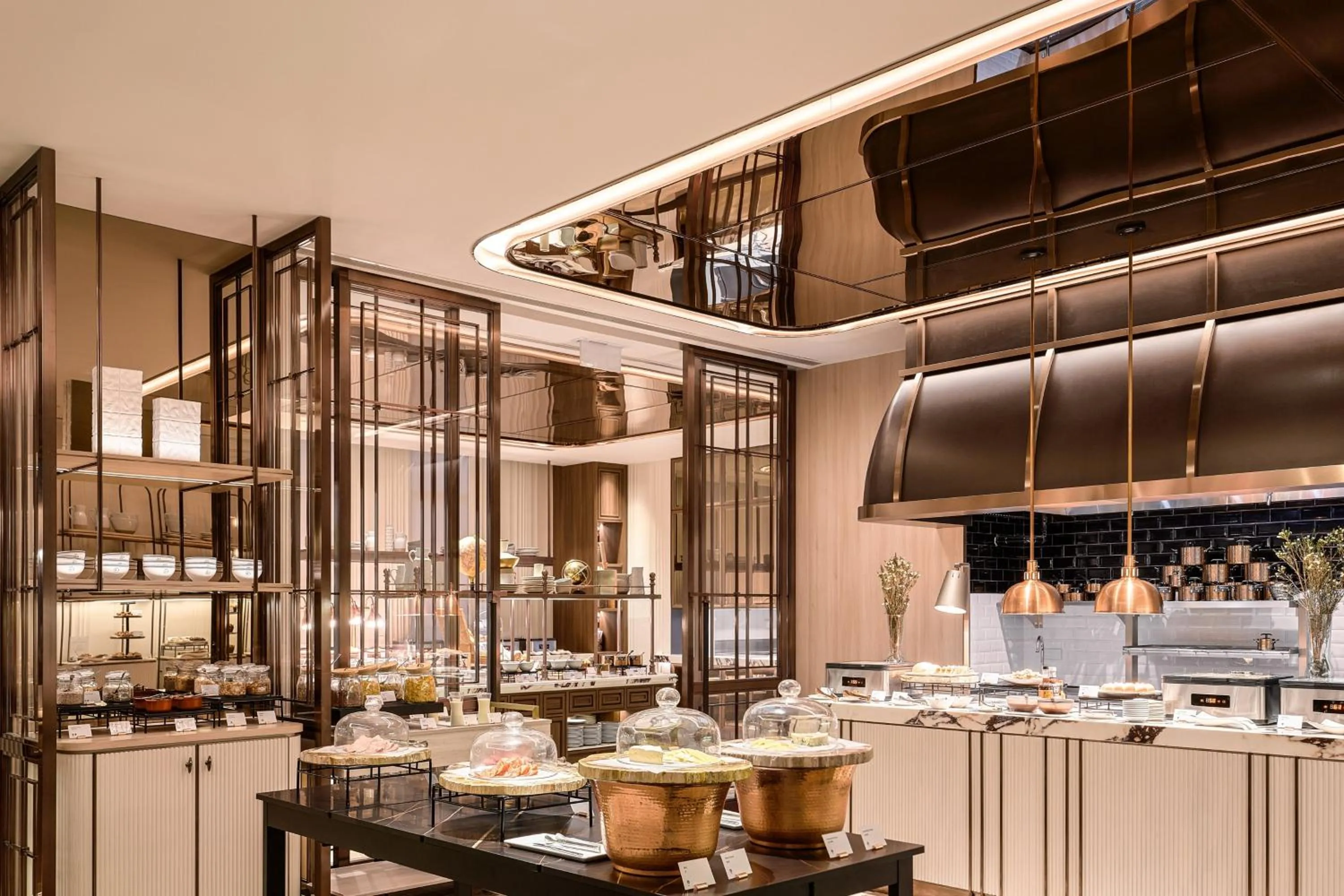 Restaurant/places to eat in InterContinental Bangkok Sukhumvit by IHG