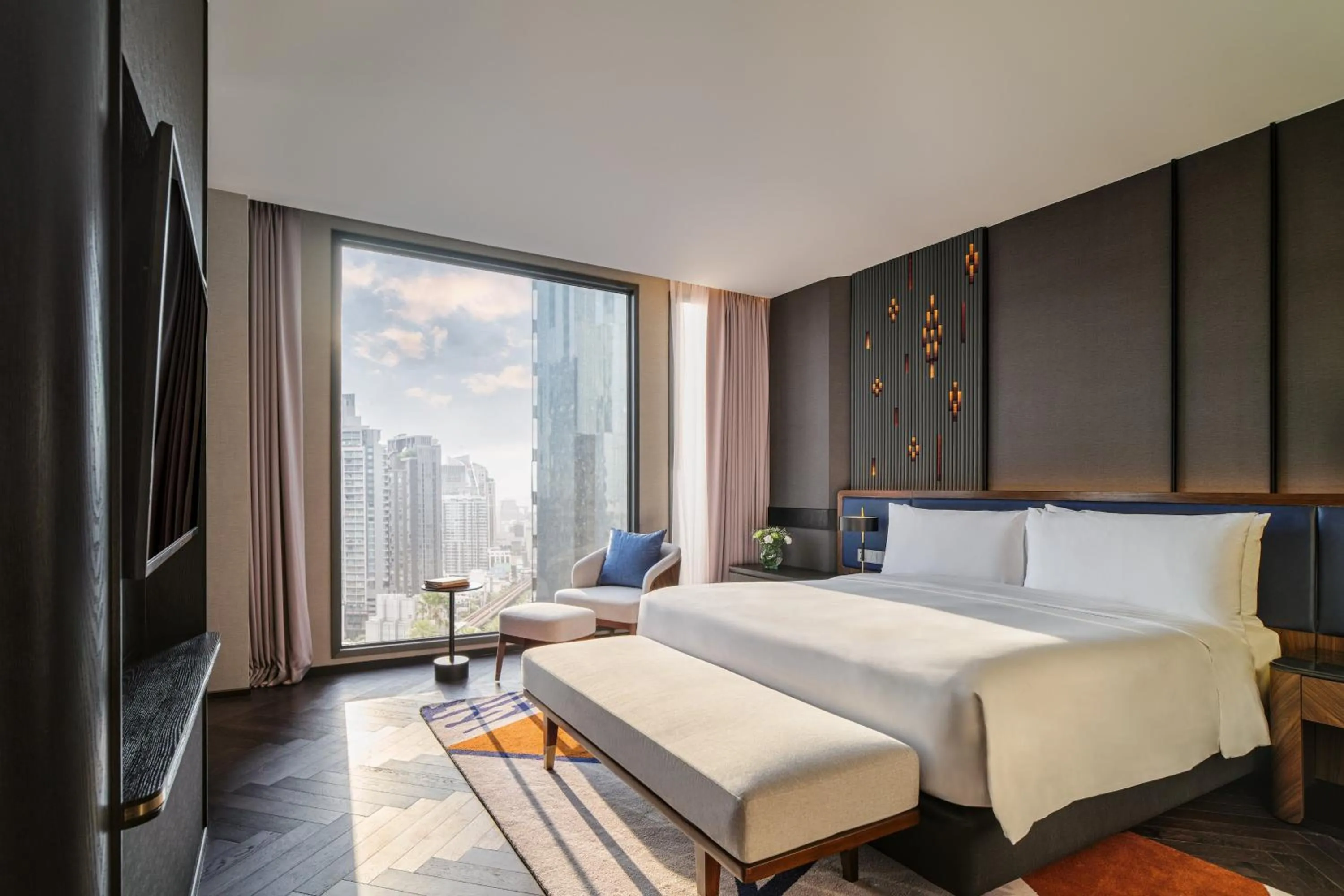 Photo of the whole room, Bed in InterContinental Bangkok Sukhumvit by IHG