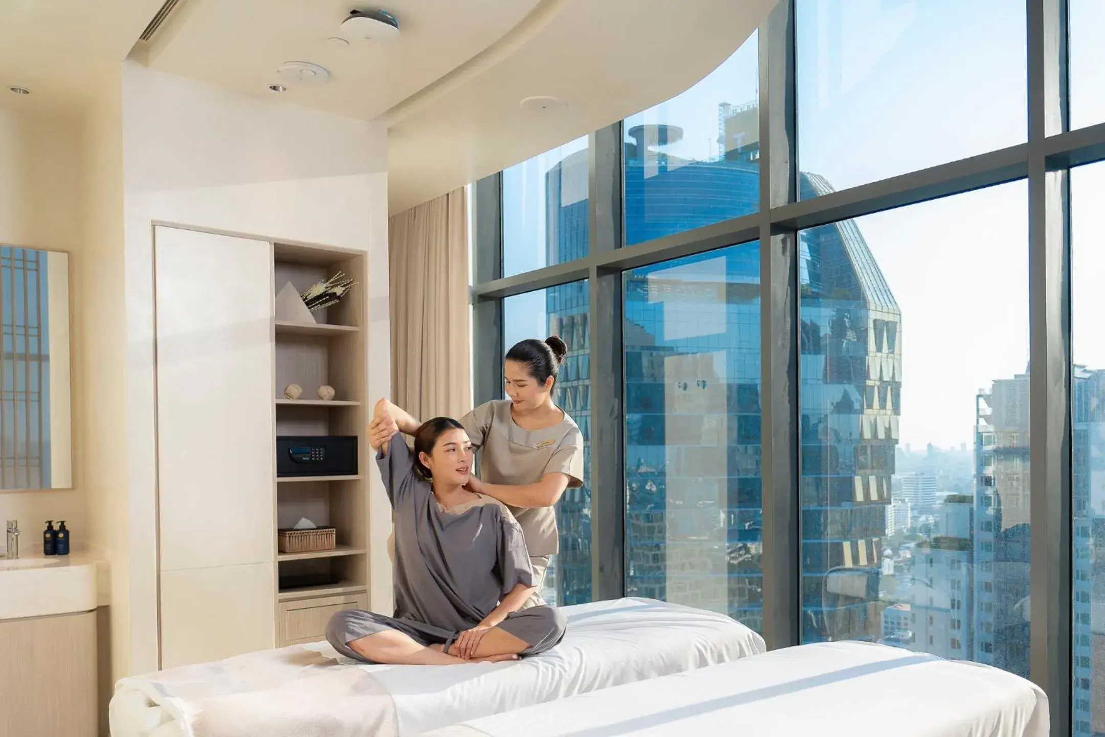 Massage, Bed in InterContinental Bangkok Sukhumvit by IHG Massage, Bed in InterContinental Bangkok Sukhumvit by IHG