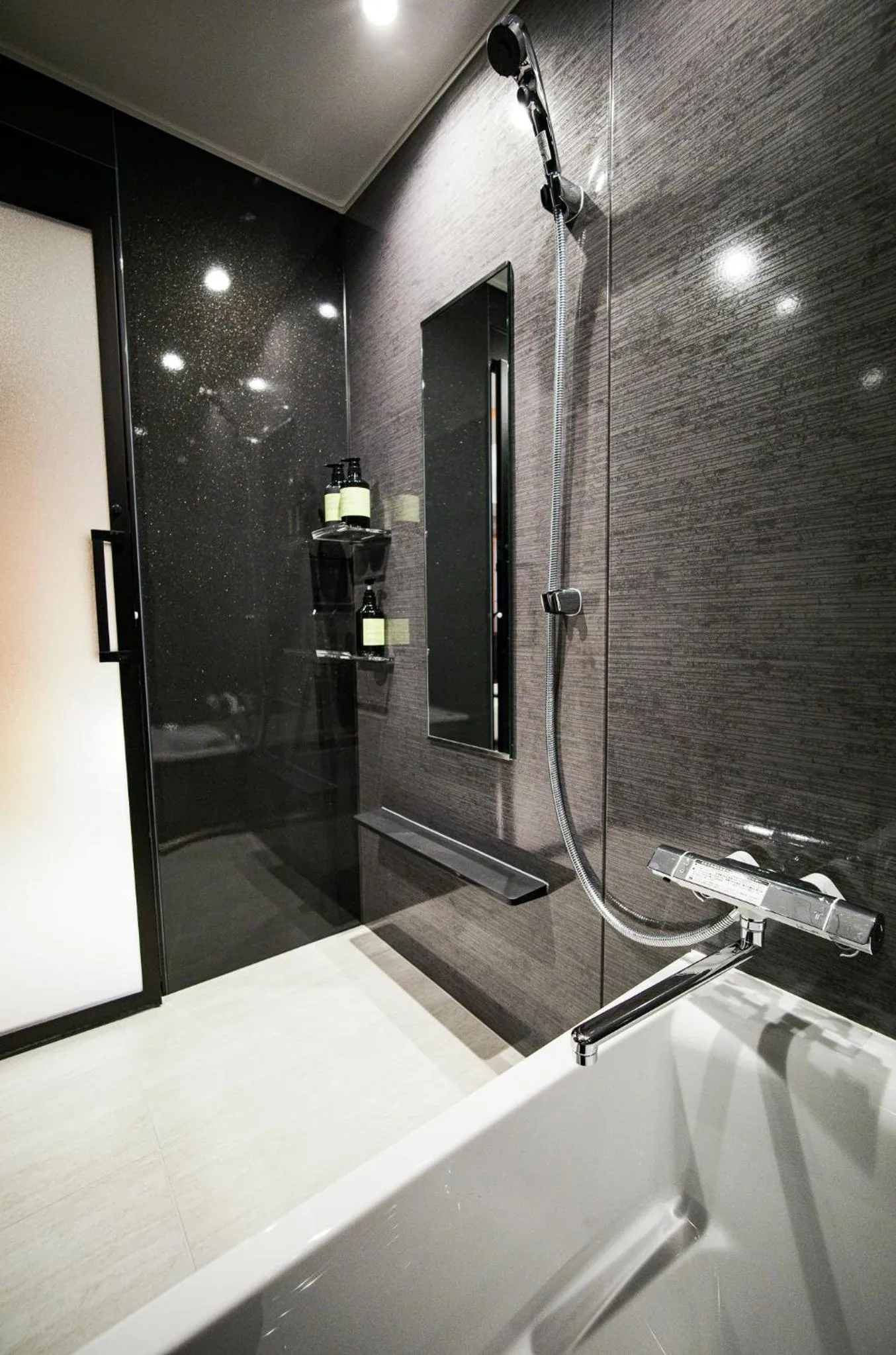 Shower in Miru Kyoto Gion