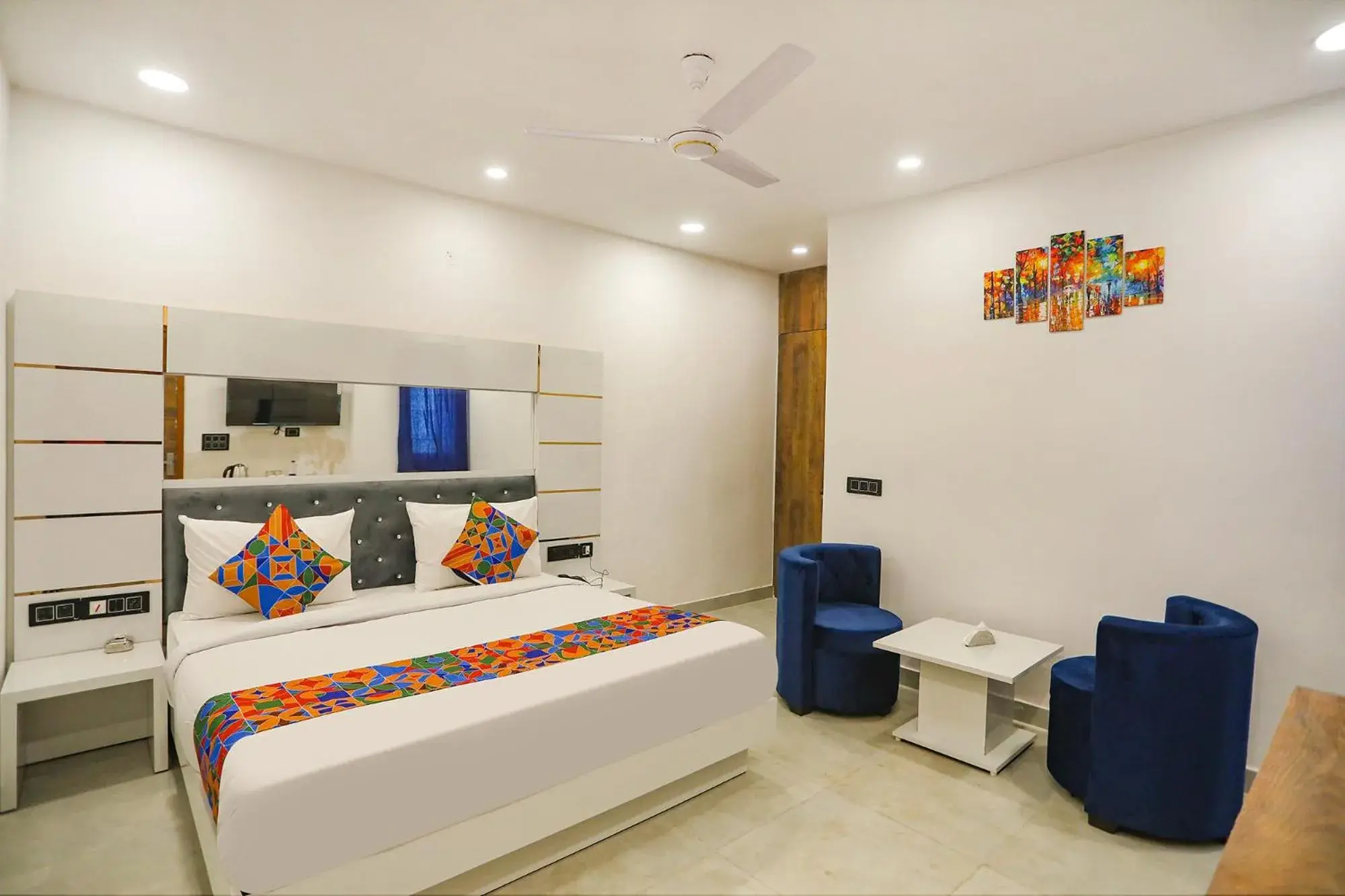 Superior Double Room - single occupancy in FabExpress F9 Noida Sector 27 Superior Double Room - single occupancy in FabExpress F9 Noida Sector 27