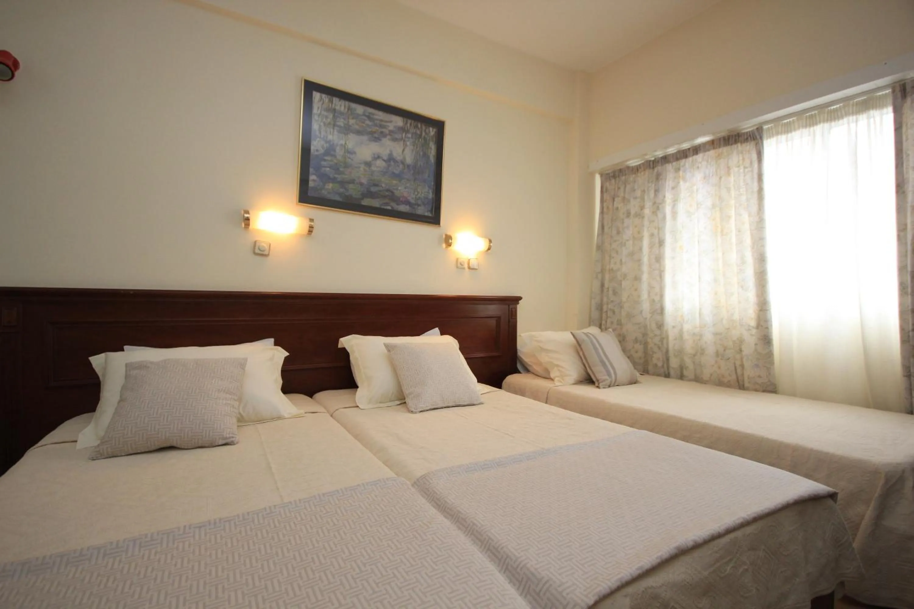 Photo of the whole room in Hellinis Hotel