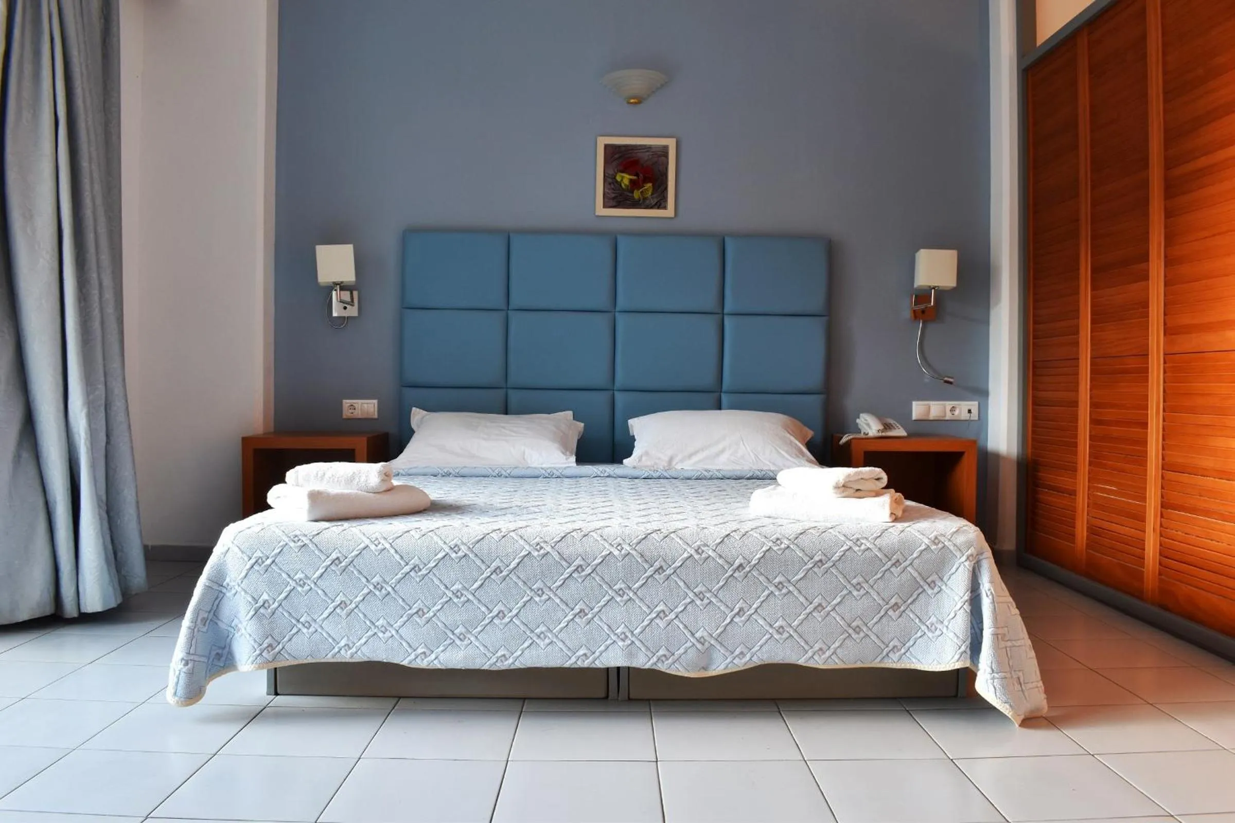 Bedroom, Bed in Caravel Hotel Apartments