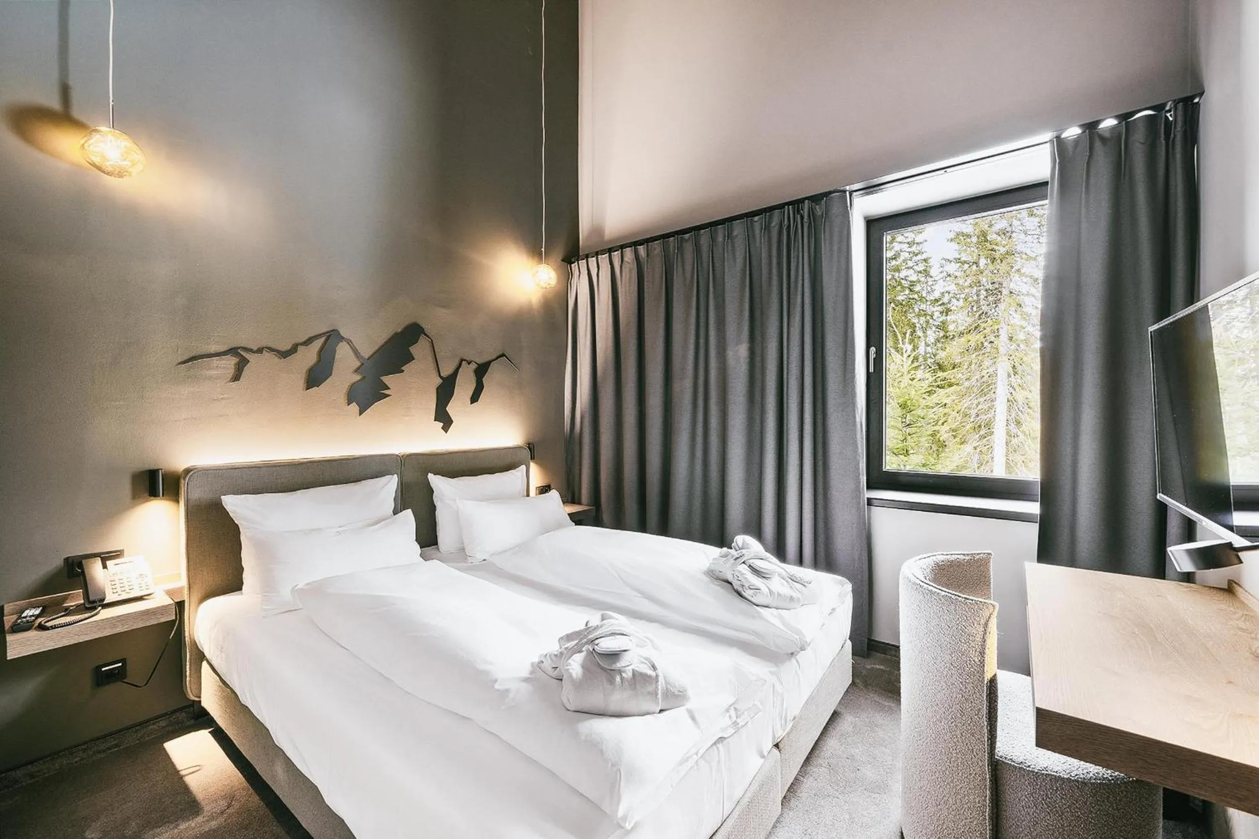 Photo of the whole room, Bed in TRIFORÊT alpin resort