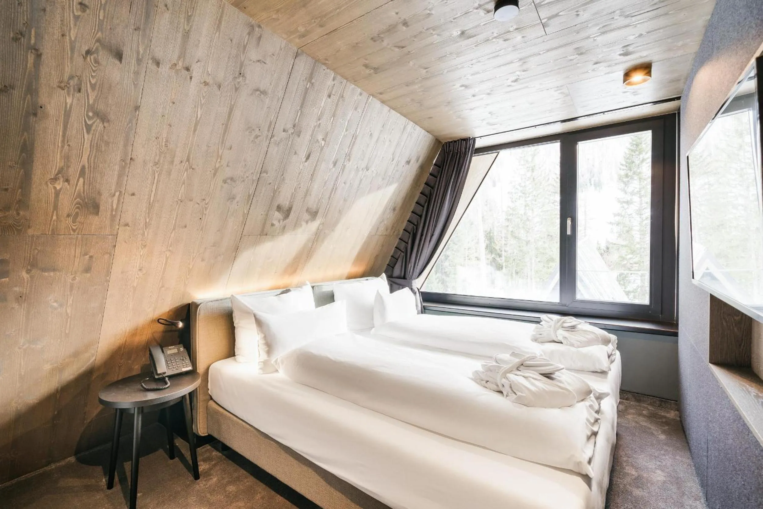 Photo of the whole room, Bed in TRIFORÊT alpin resort