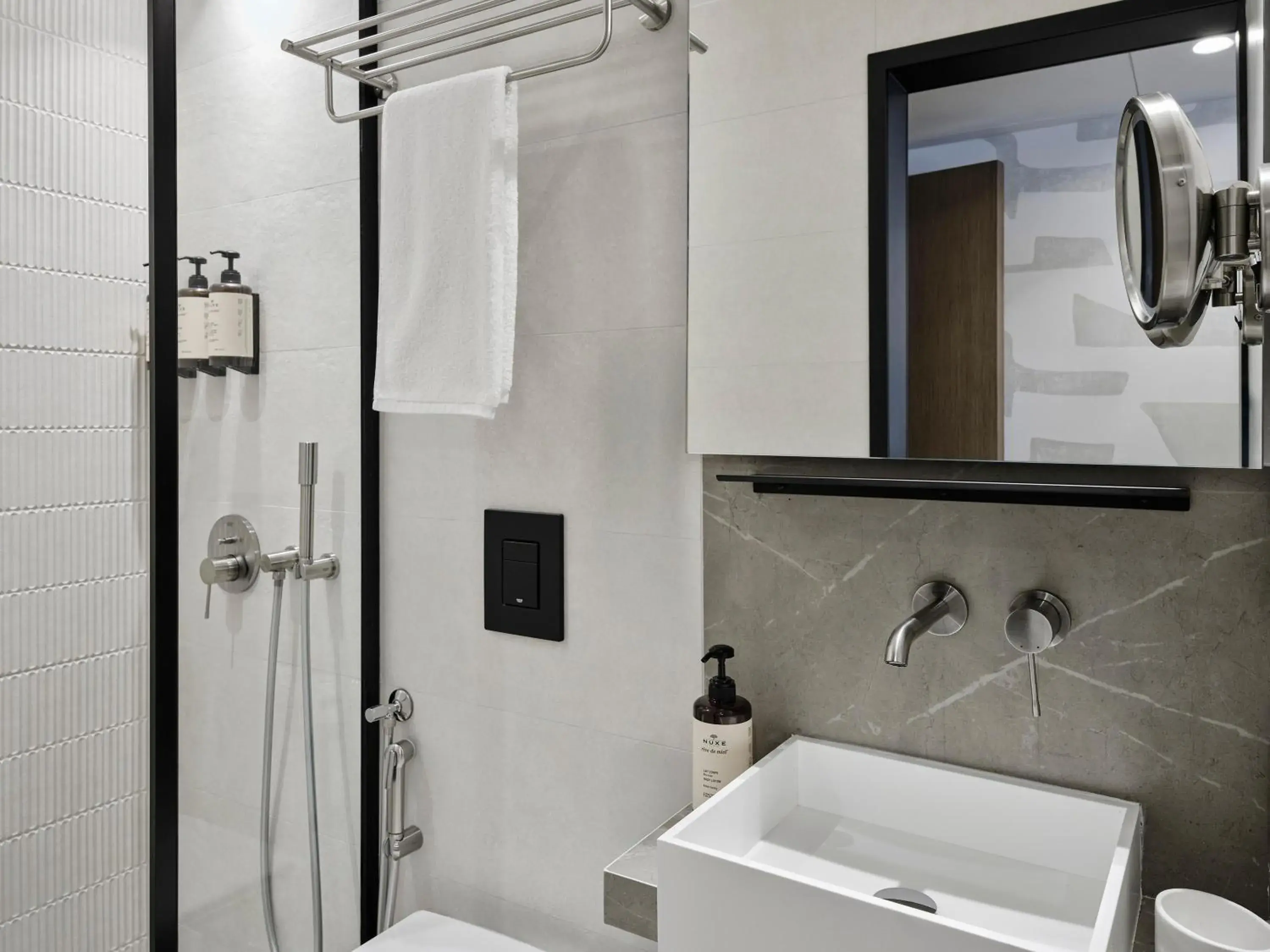 Bathroom in Electra Rhythm Athens Bathroom in Electra Rhythm Athens