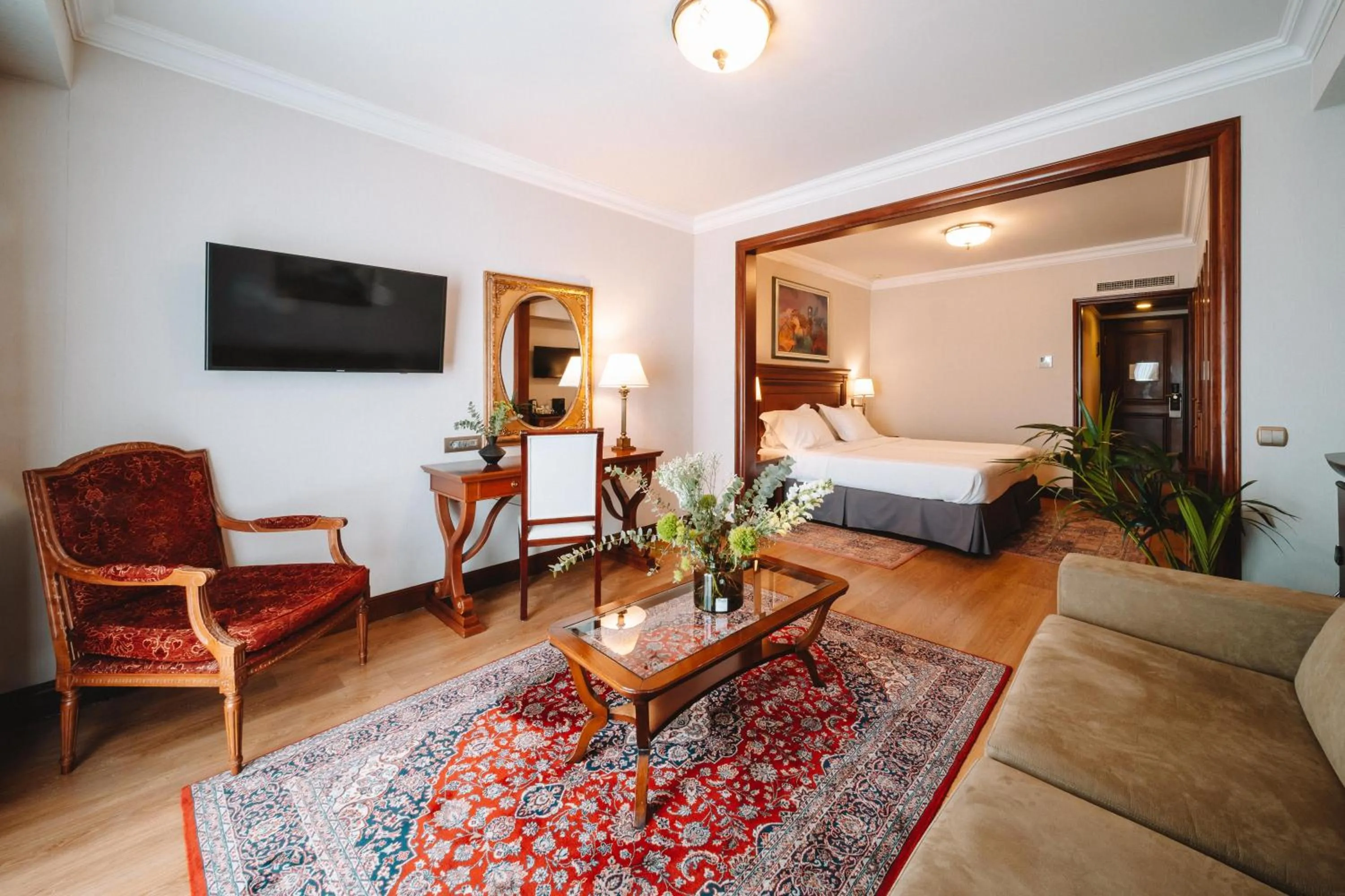 Photo of the whole room, Bed in Electra Palace Athens