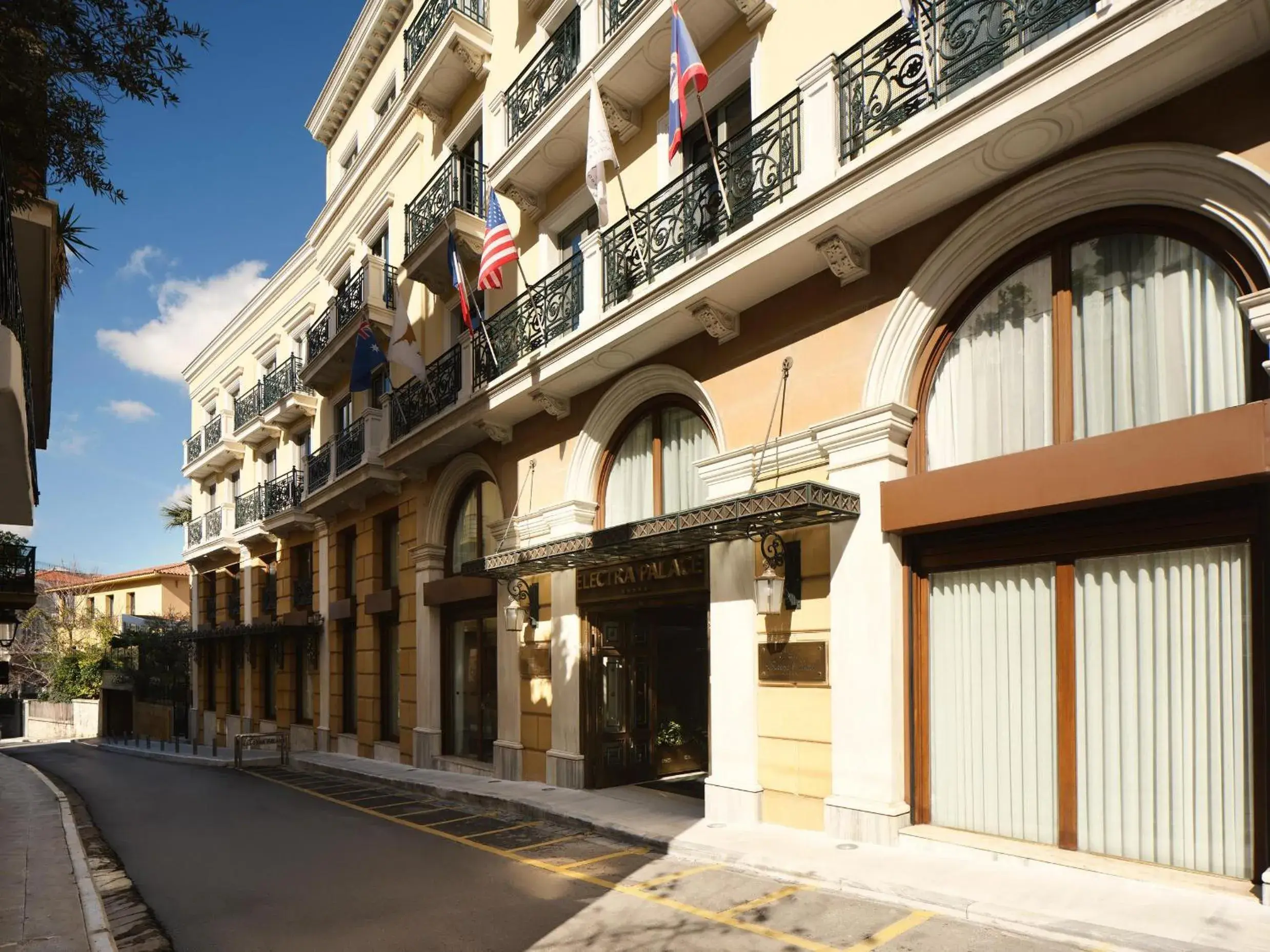 Property building in Electra Palace Athens Property building in Electra Palace Athens