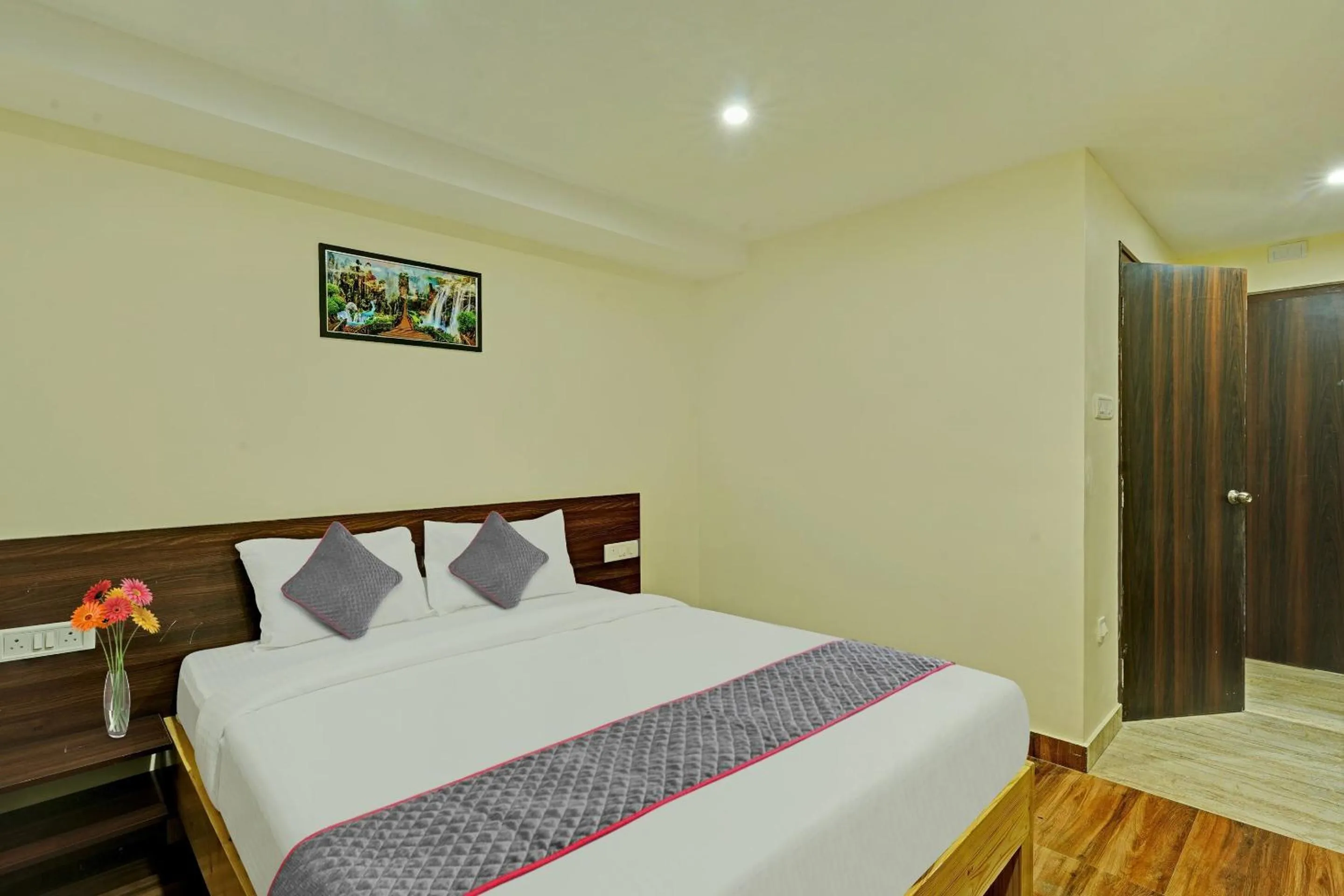 Bedroom in HOTEL O SHREYAS SHACK