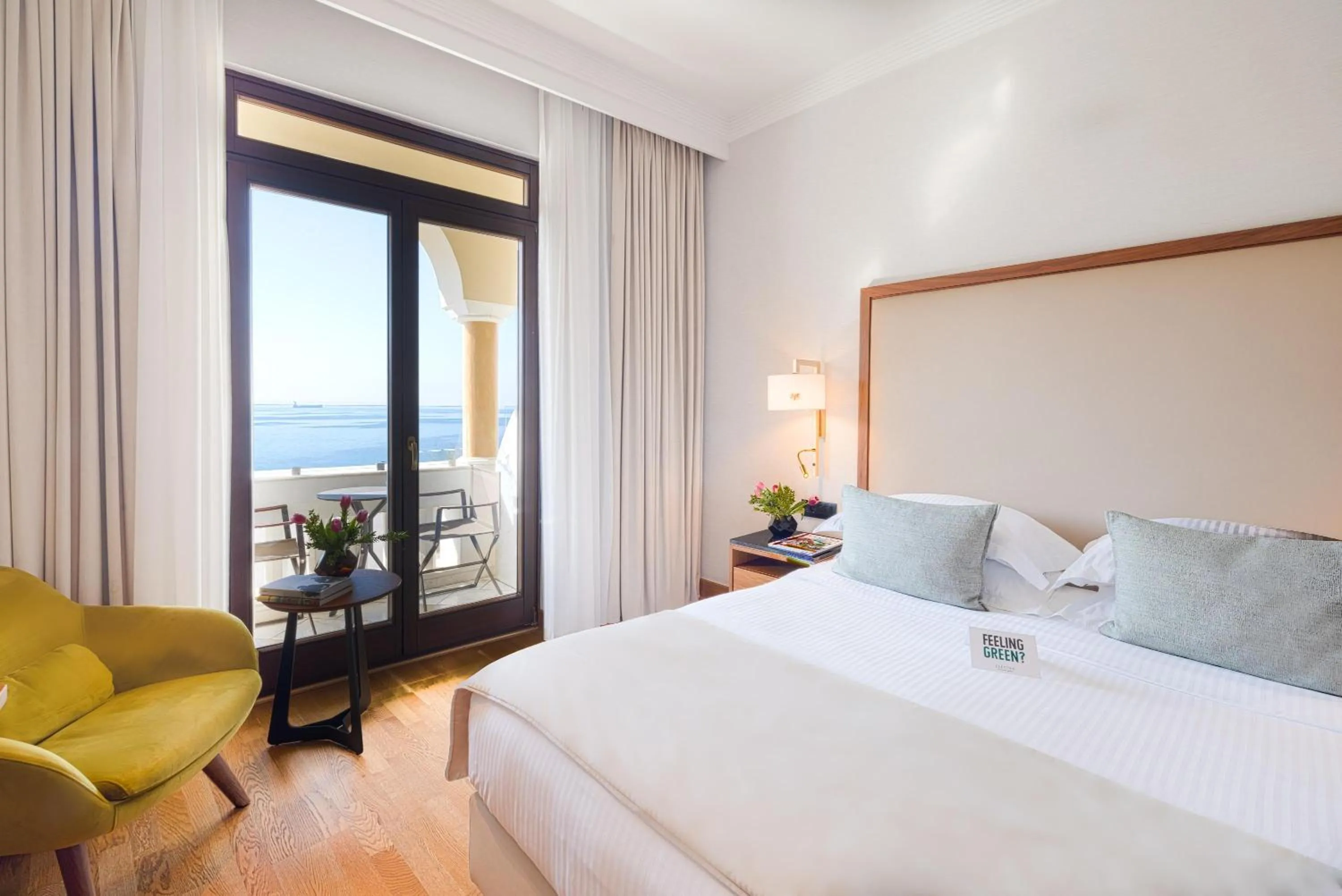 Photo of the whole room, Bed in Electra Palace Thessaloniki