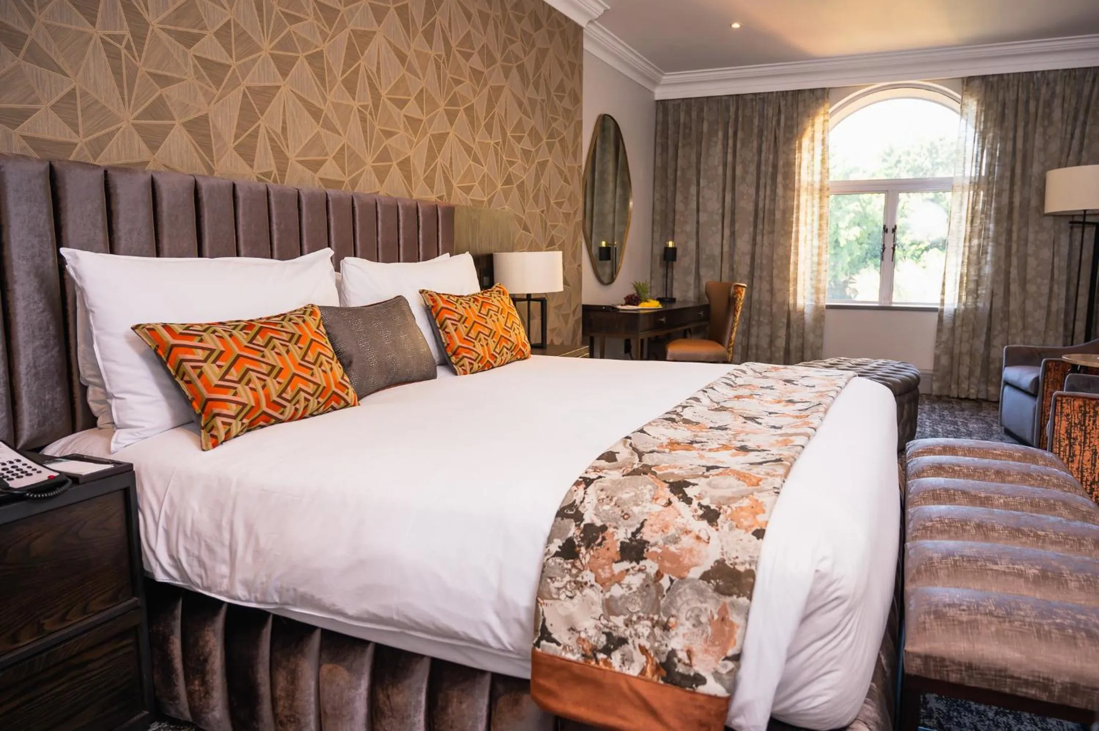 Bedroom, Bed in Golden Horse Hotel