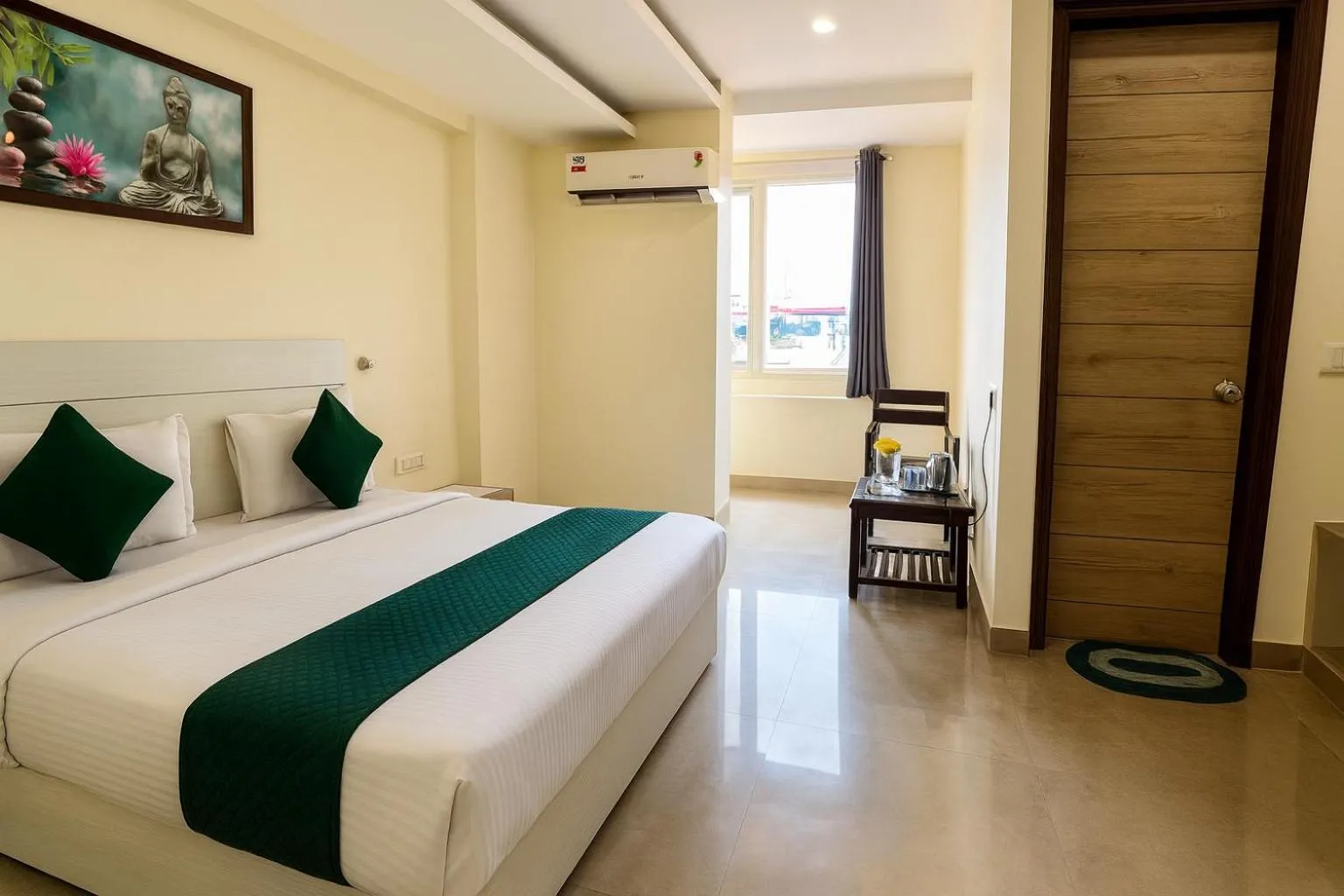 Bed in Hotel Good Luck by JMD Group