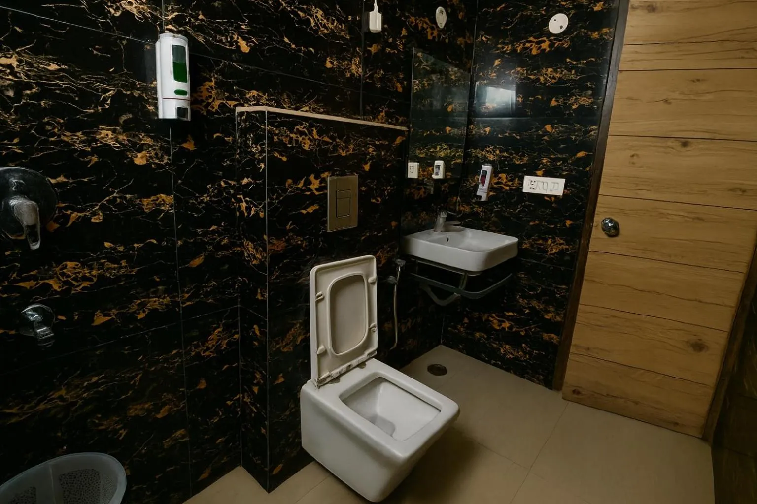 Toilet in Hotel Good Luck by JMD Group