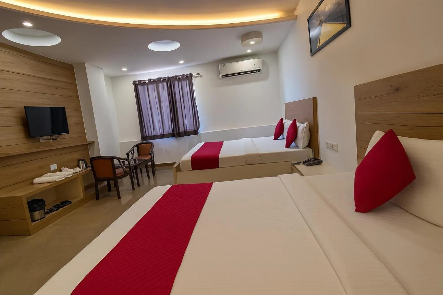 Bed in Hotel Good Luck by JMD Group