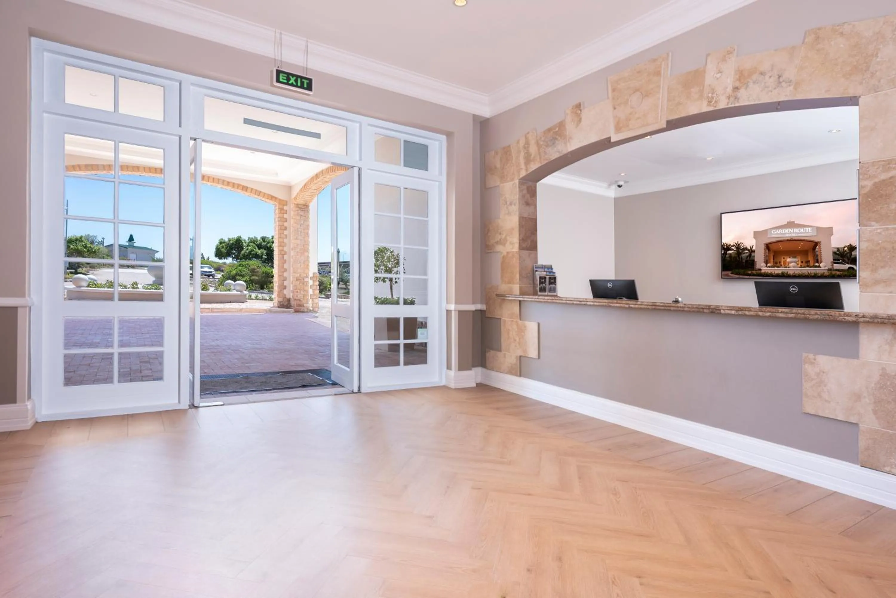 Lobby or reception in Garden Route Hotel