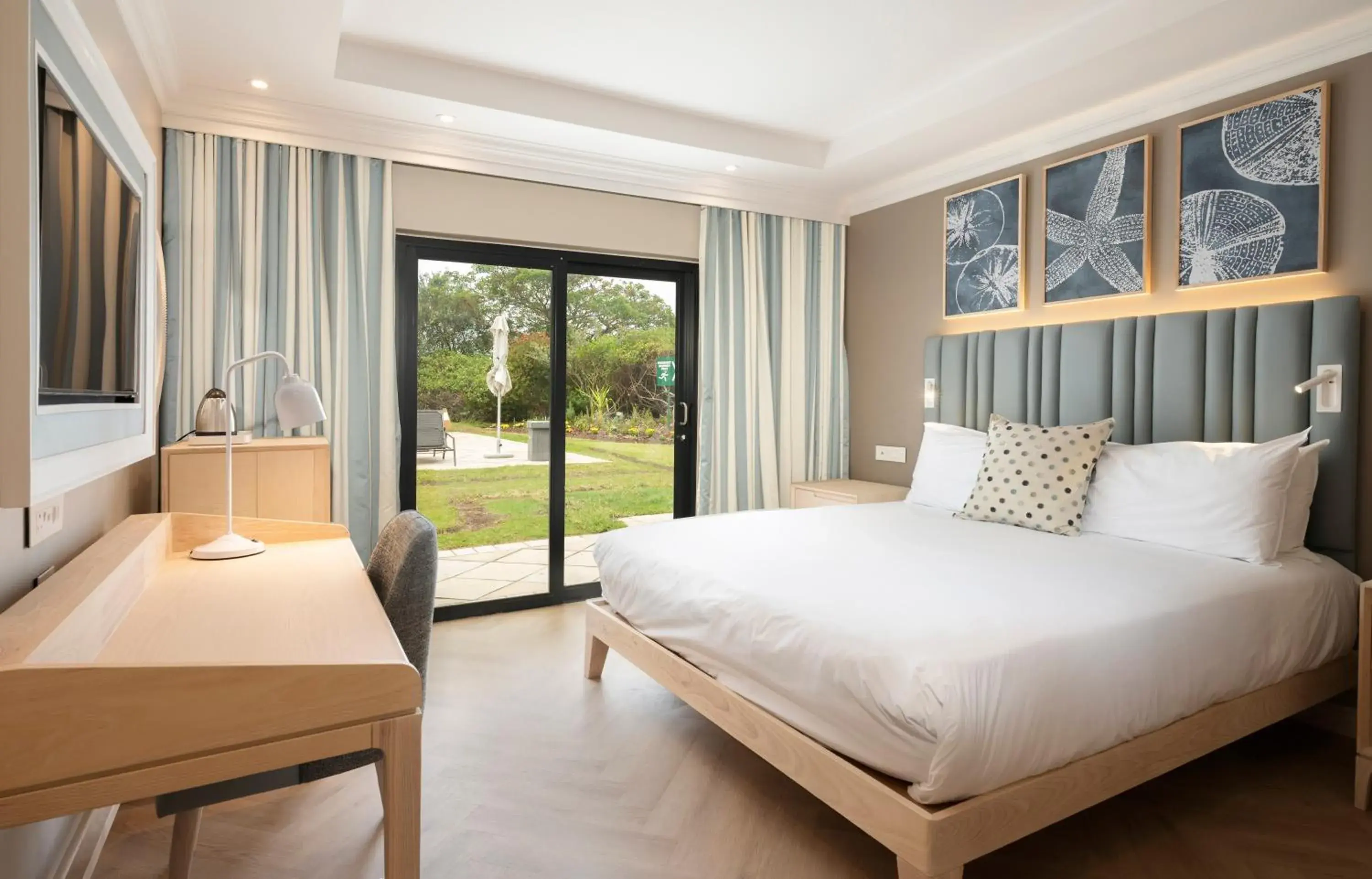 Standard King Room in Garden Route Hotel Standard King Room in Garden Route Hotel