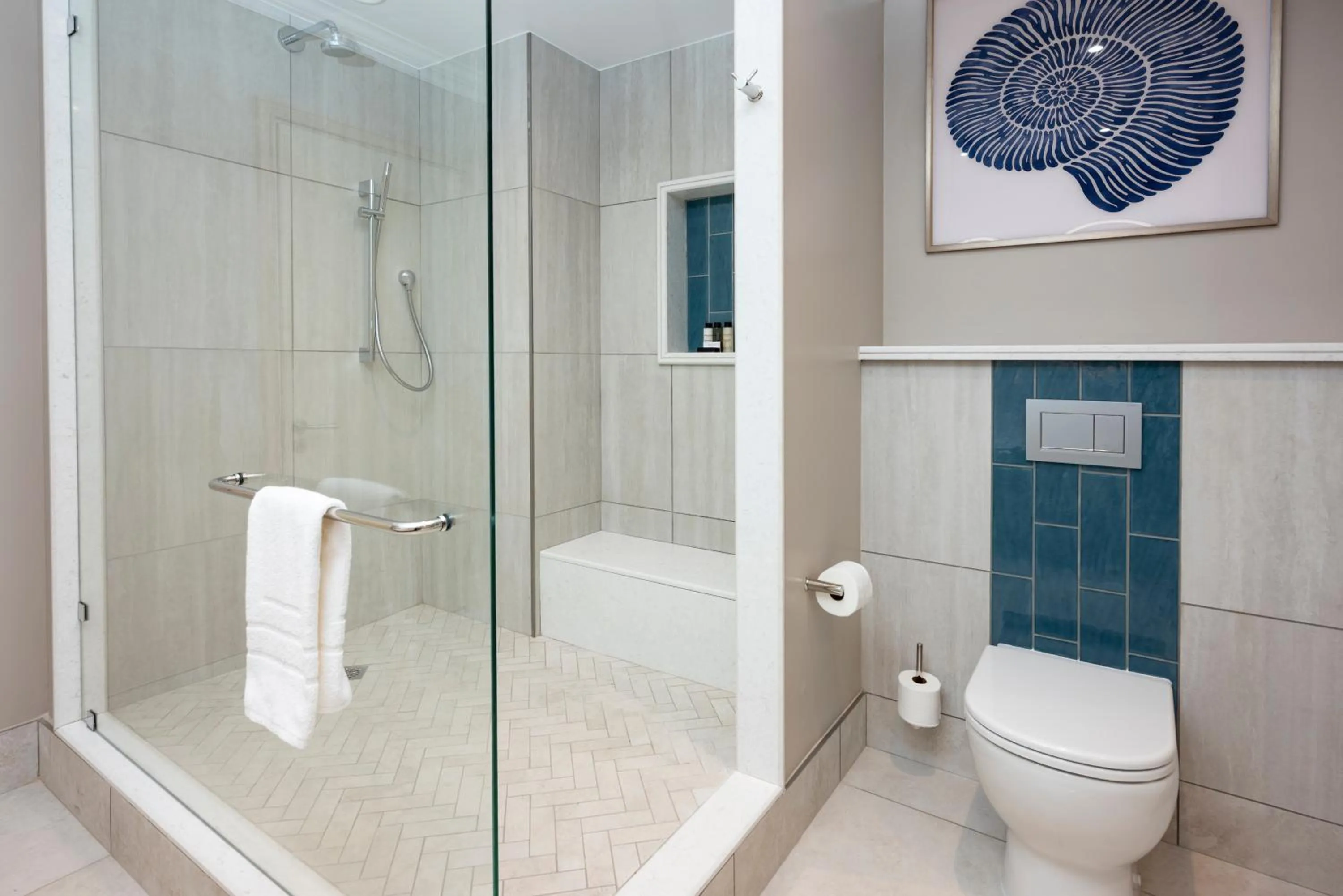 Shower in Garden Route Hotel