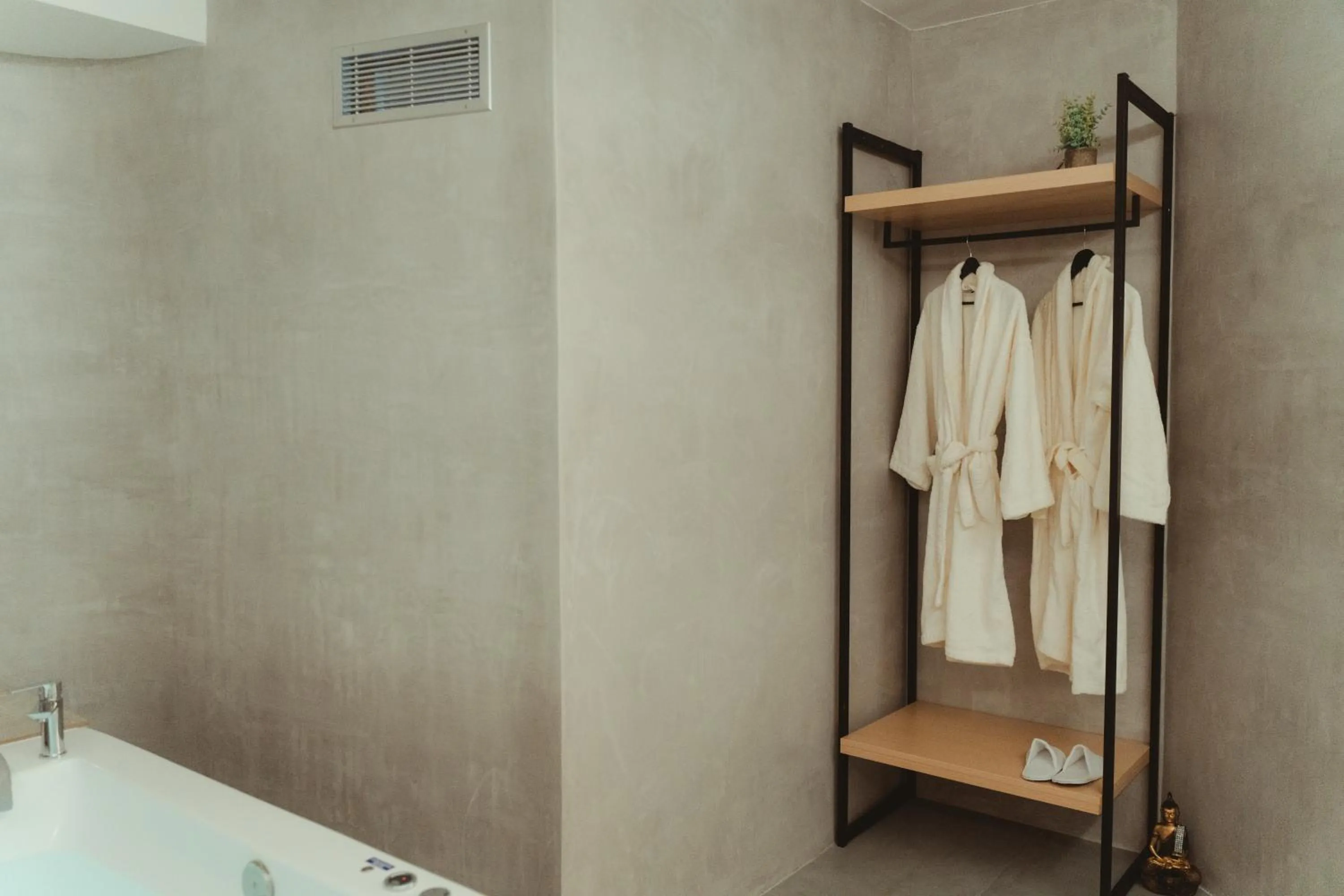 Hot Tub in Limanaki Hotel