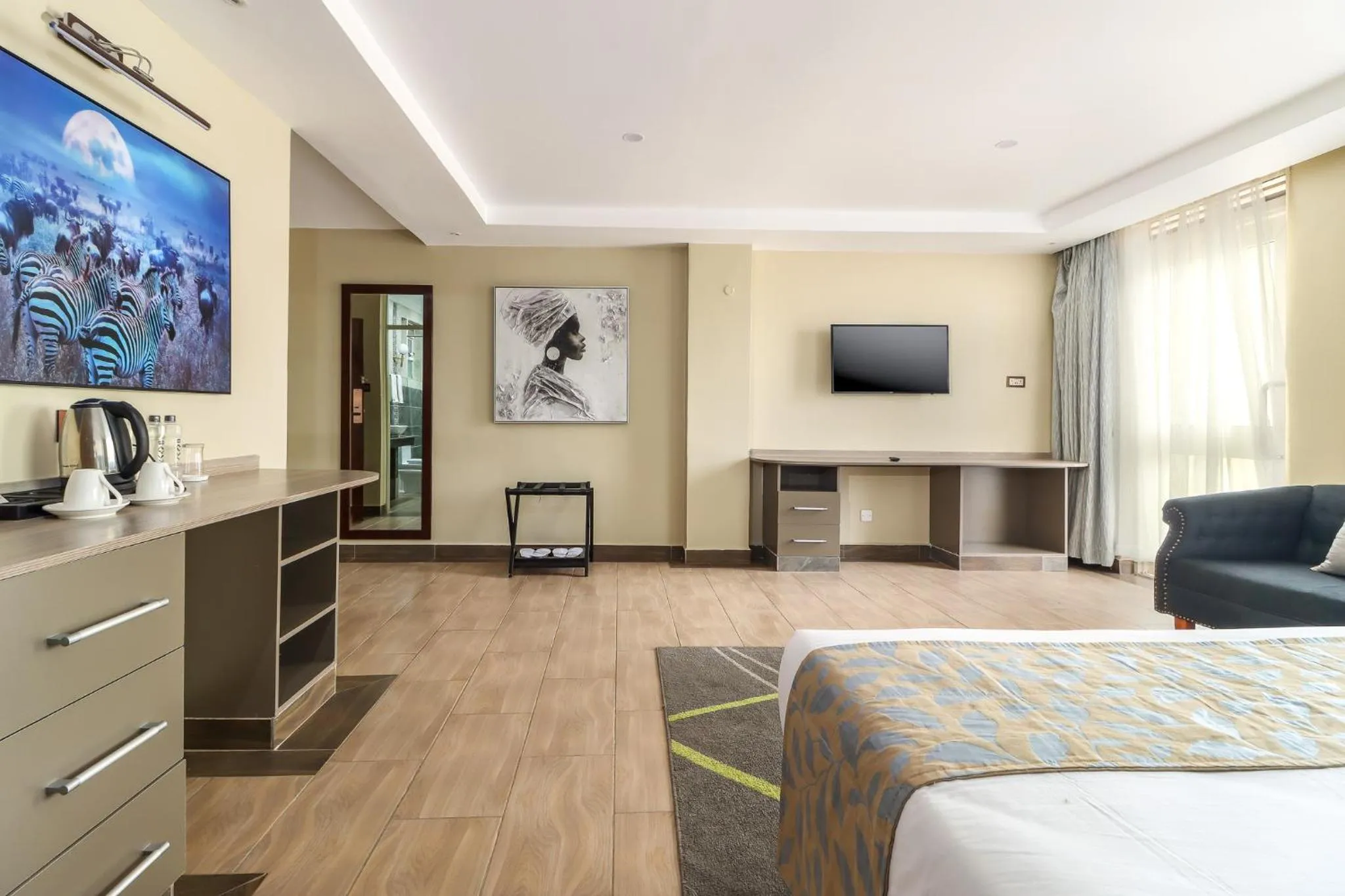 Bed in Dallas Premiere Hotel