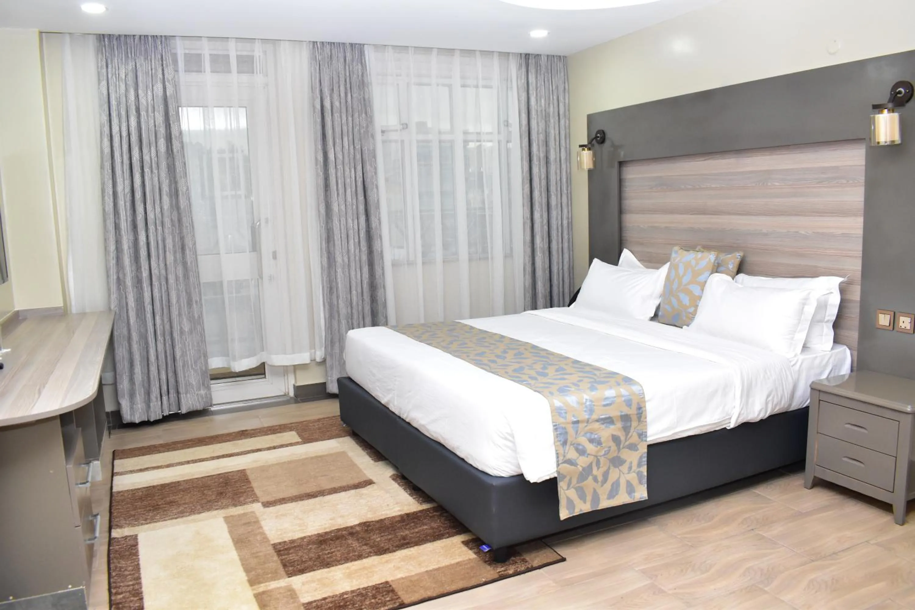 Bed in Dallas Premiere Hotel