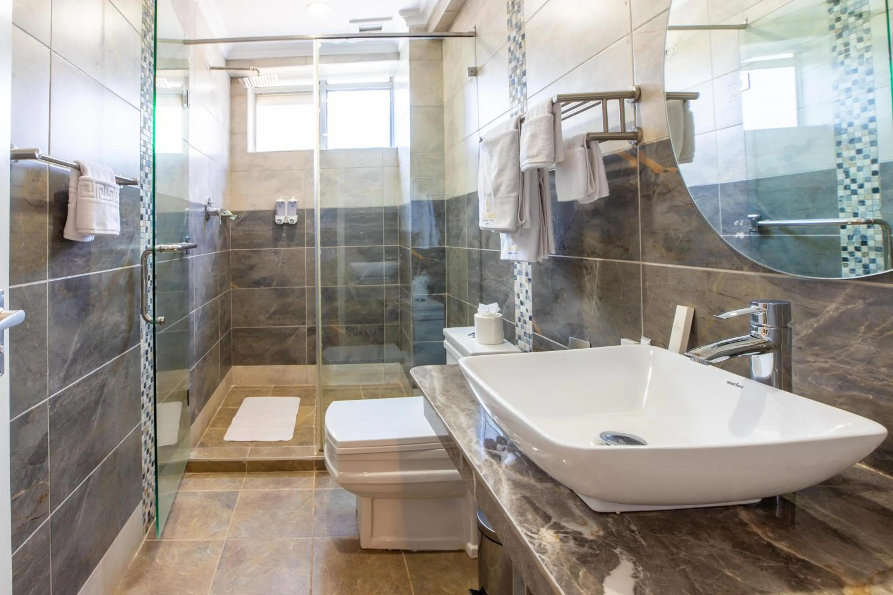 Bathroom in Dallas Premiere Hotel